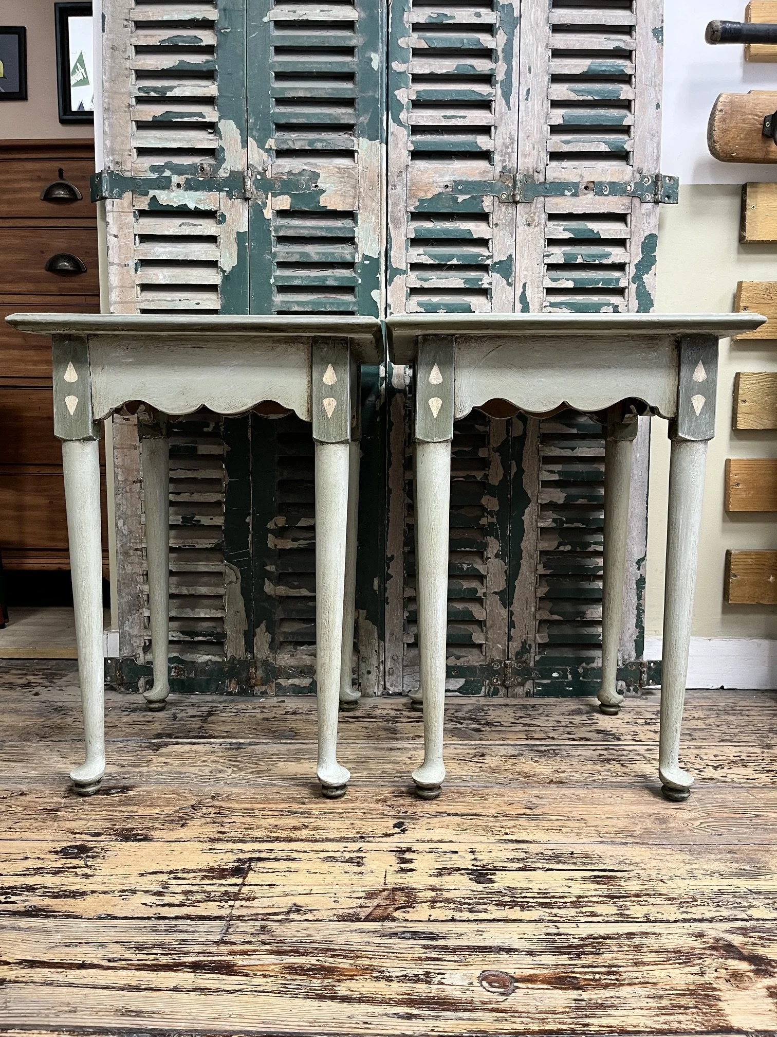 winterbearhome-pair-of-rustic-green-side-tables-05.jpeg