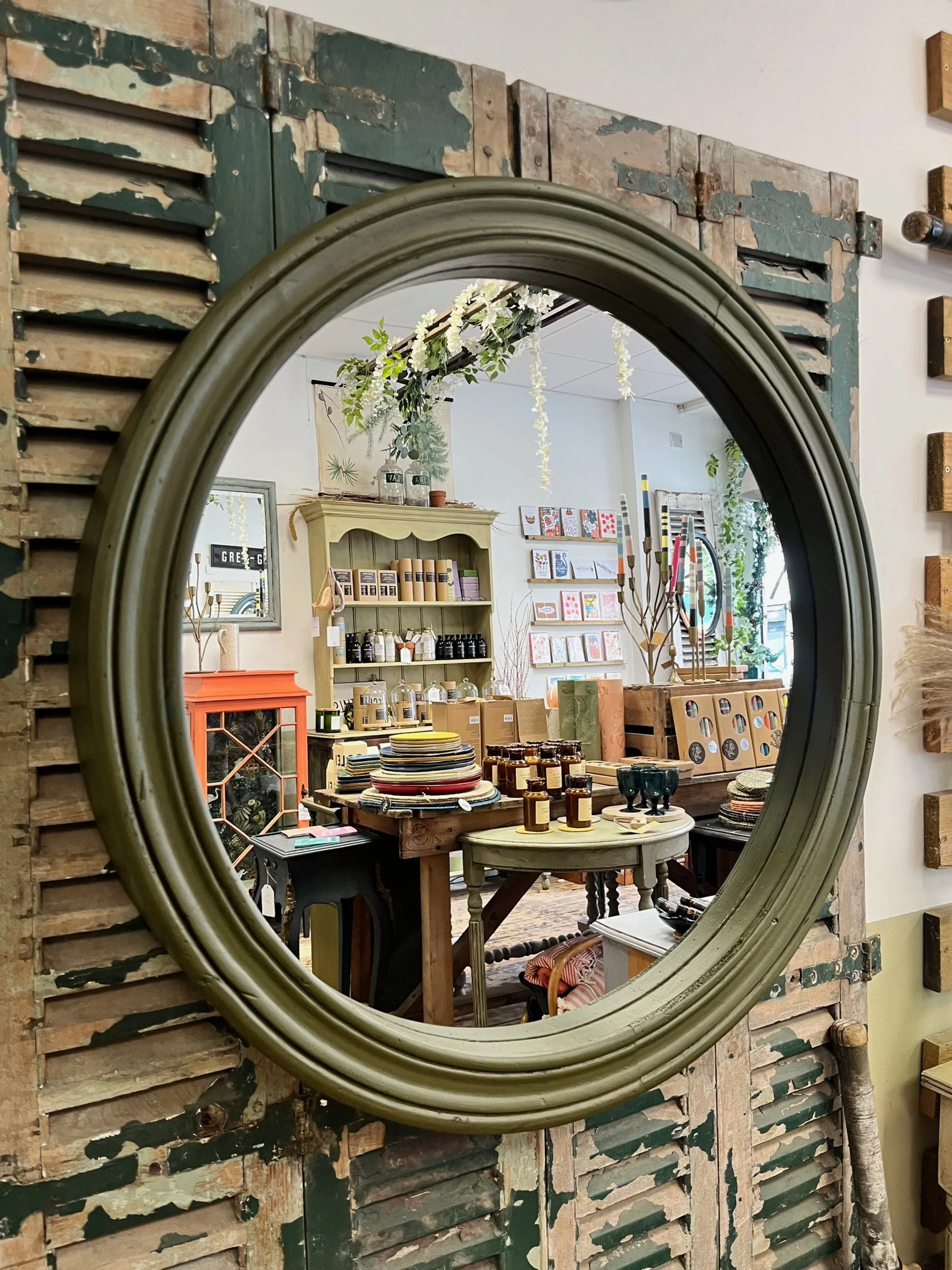 winterbearhome-large-round-olive-green-mirror-03.jpg