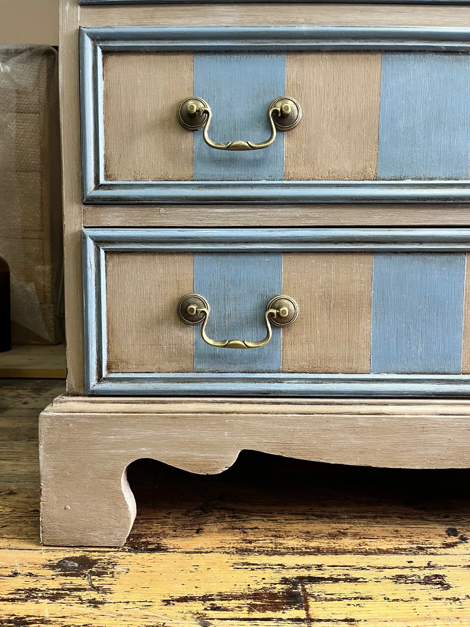 winterbearhome-striped-chest-of-drawers-03.jpeg