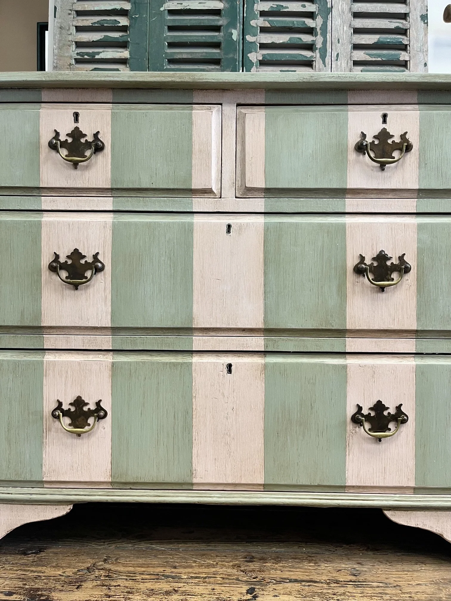 winterbearhome-pink-and-green-striped-chest-of-drawers-02.jpeg
