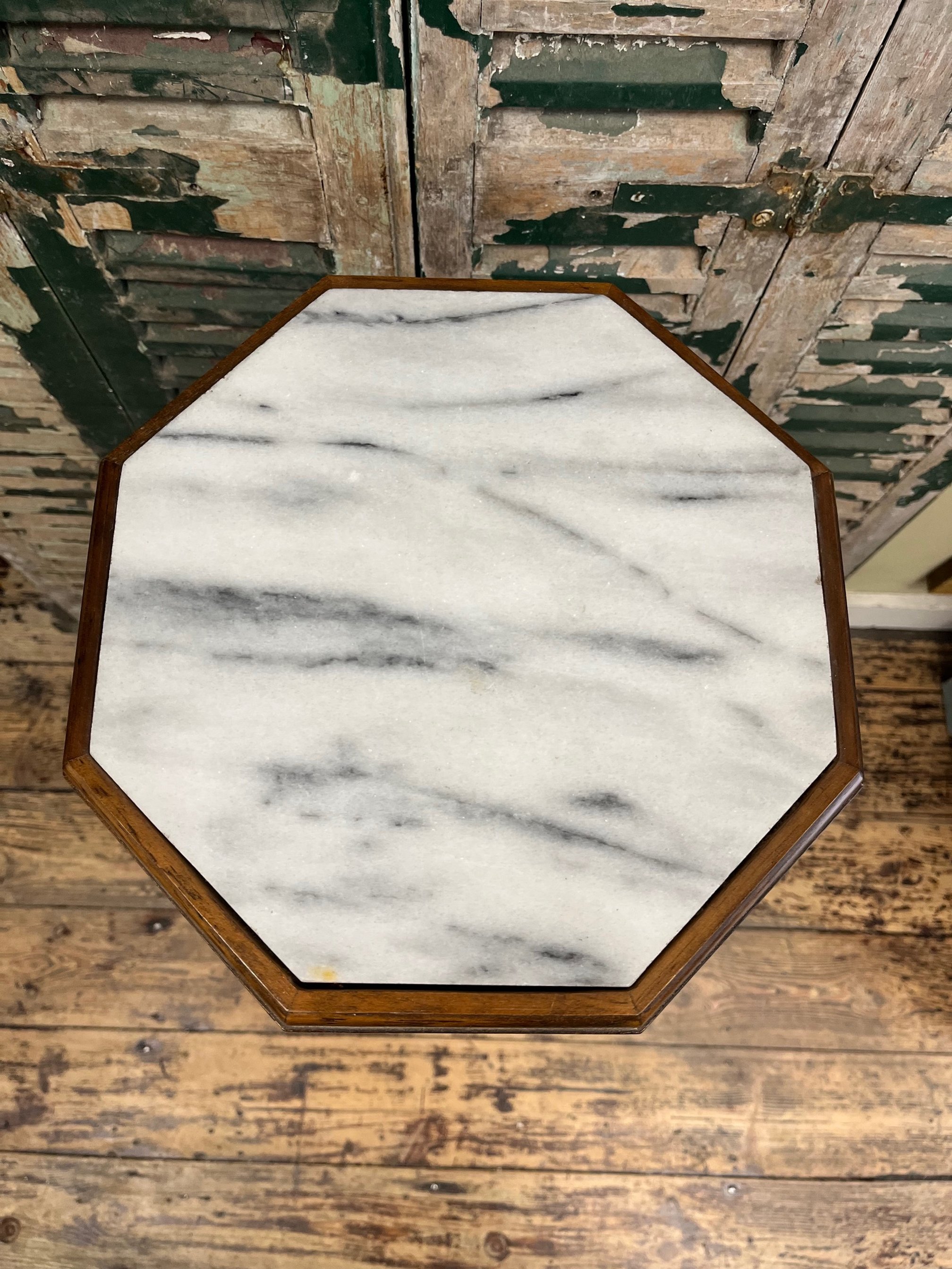 winterbearhome-marble-pedestal-light-02.jpg
