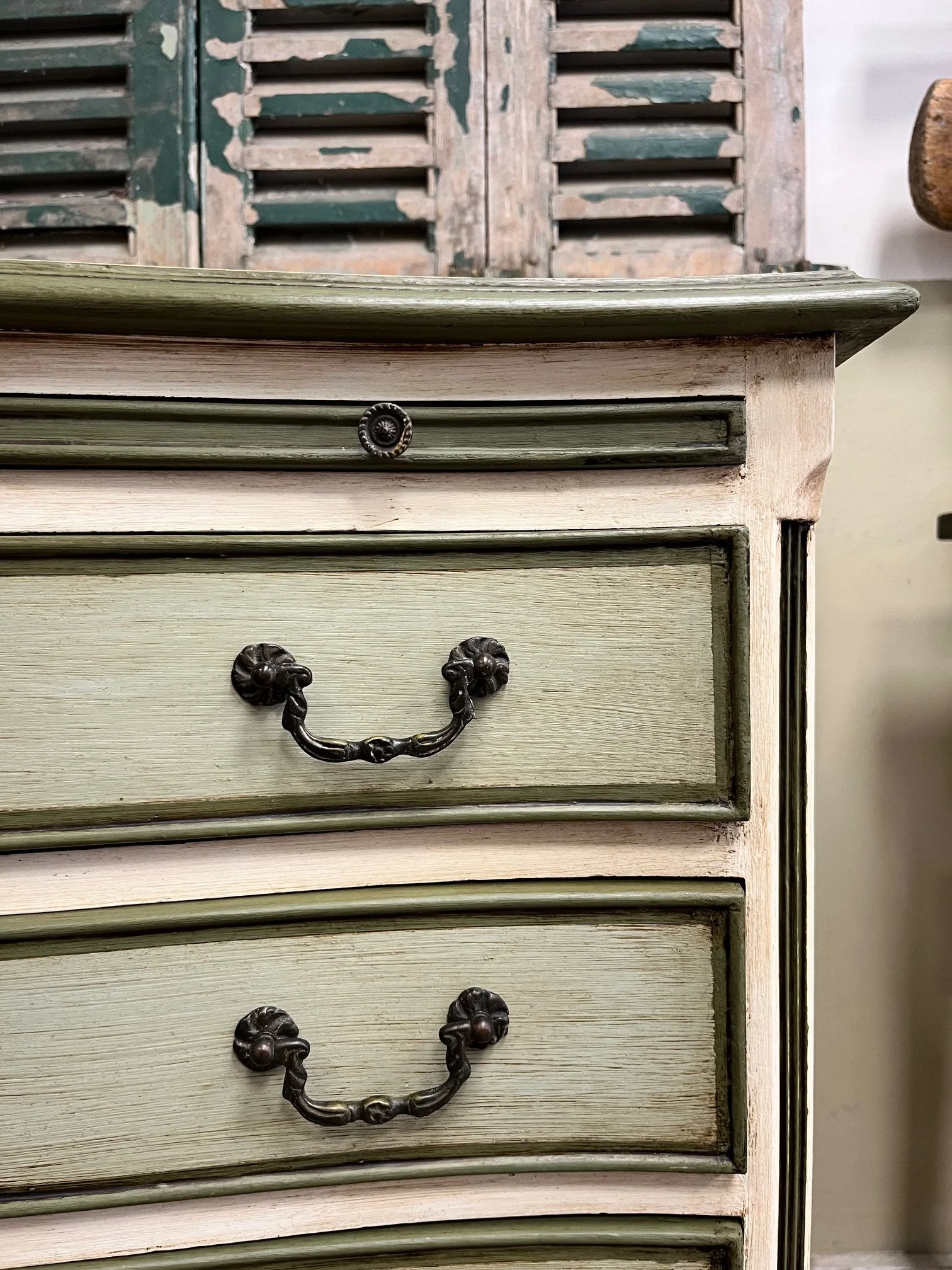 winterbearhome-bow-front-french-style-chest-of-drawers.jpeg