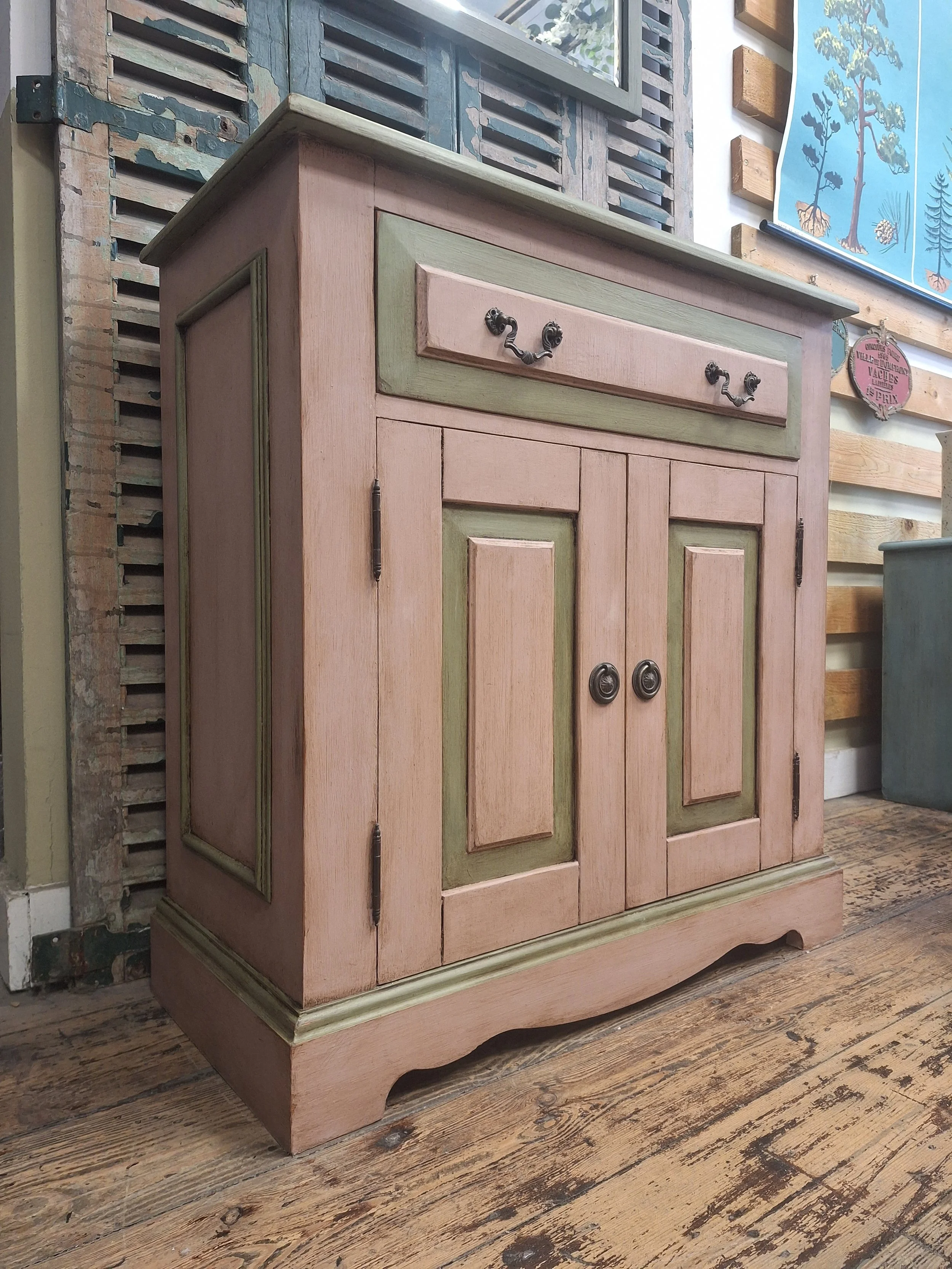 winterbearhome-green-detail-cupboard-01.jpg