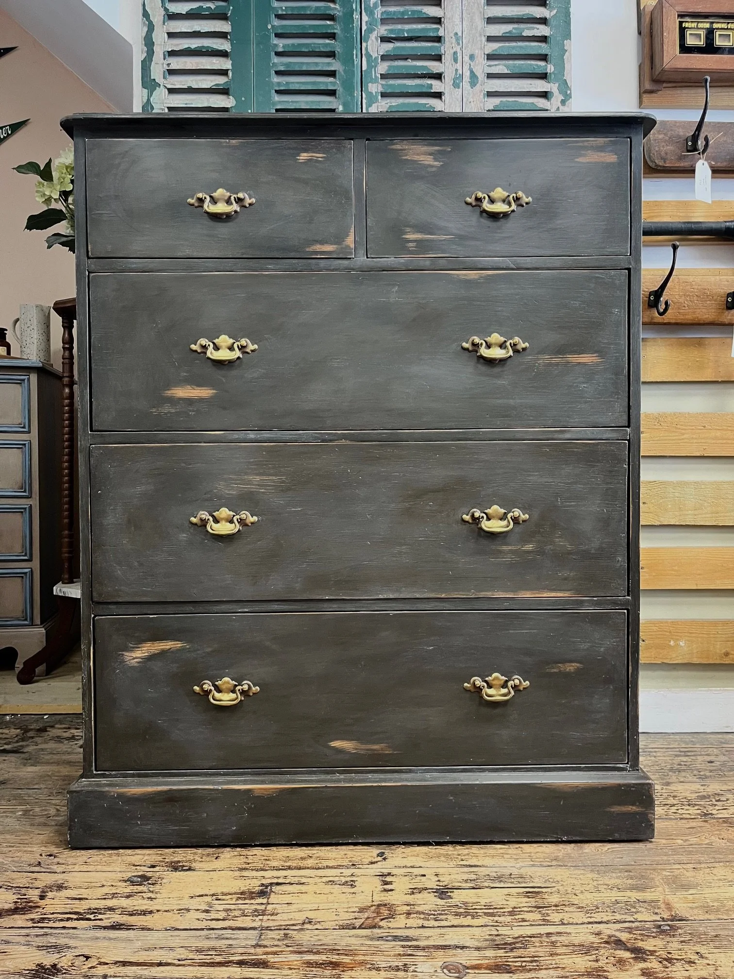 winterbearhome-large-black-chest-of-drawers-01.jpeg
