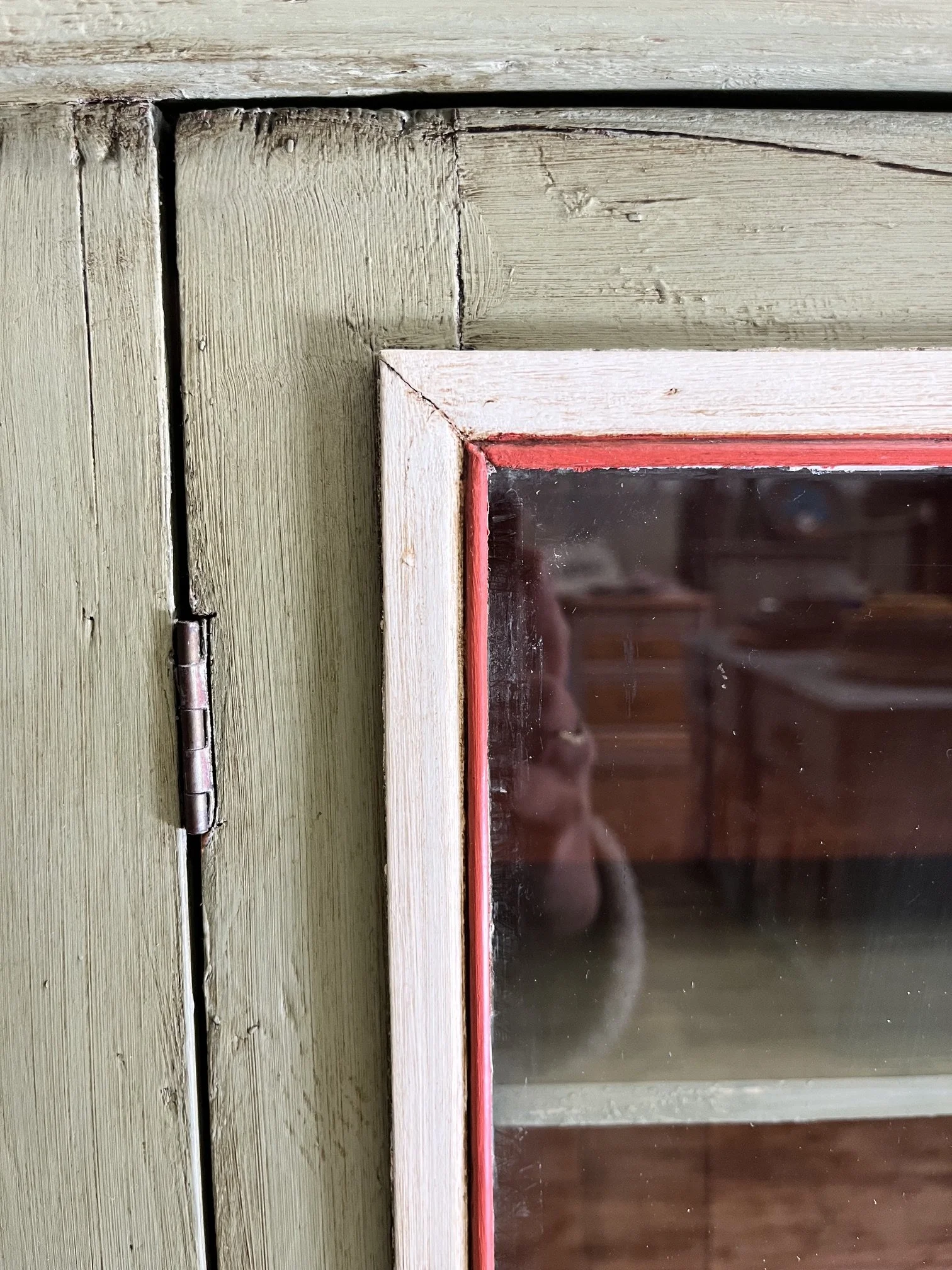 winterbearhome-olive-green-display-cabinet-05.jpeg