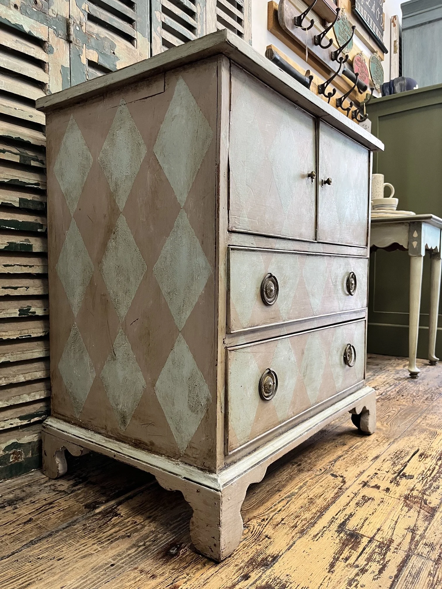 winterbearhome-harlequin-cupboard-04.jpeg