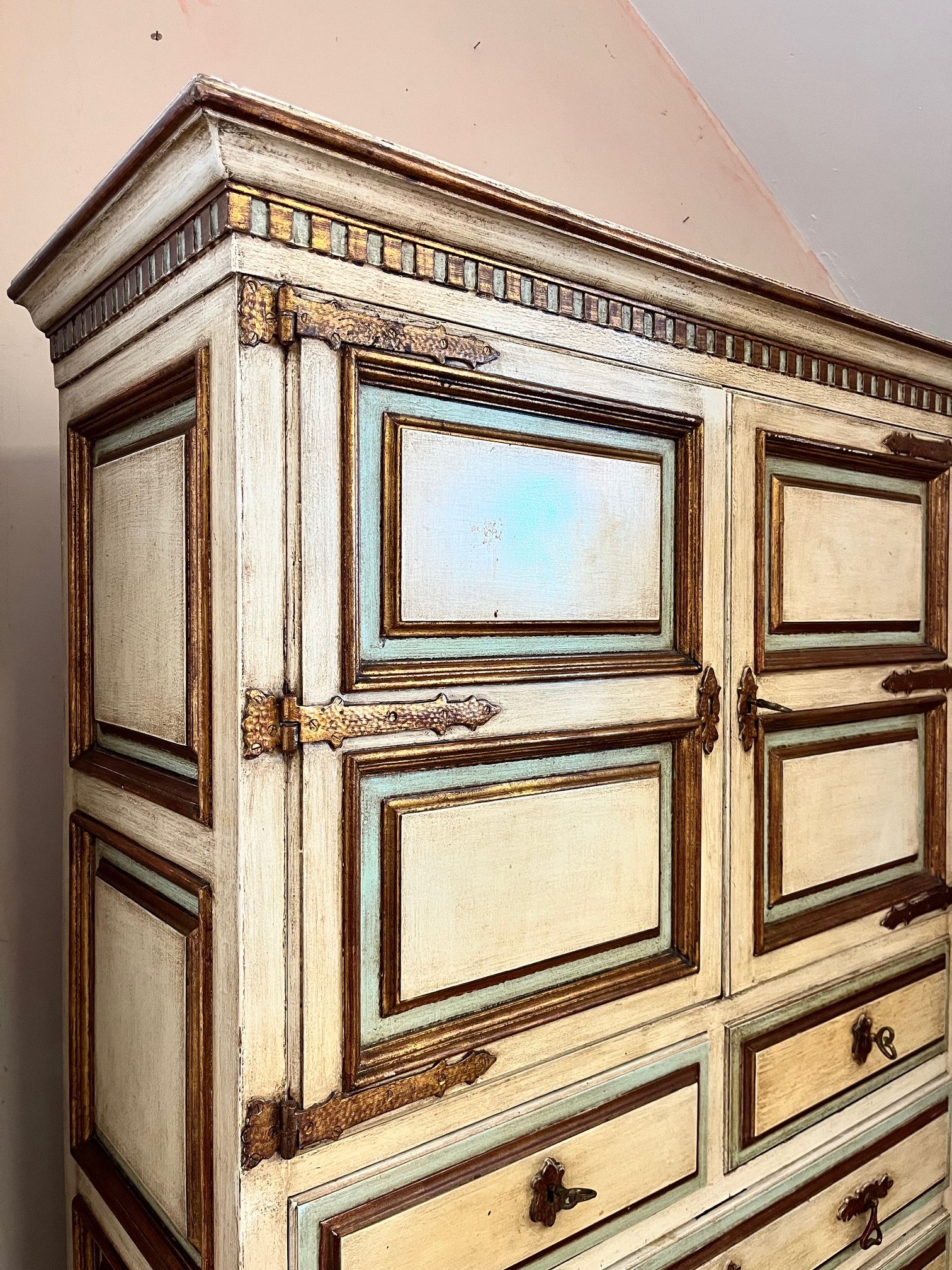 winterbearhome-florentine-cupboard-02.jpeg