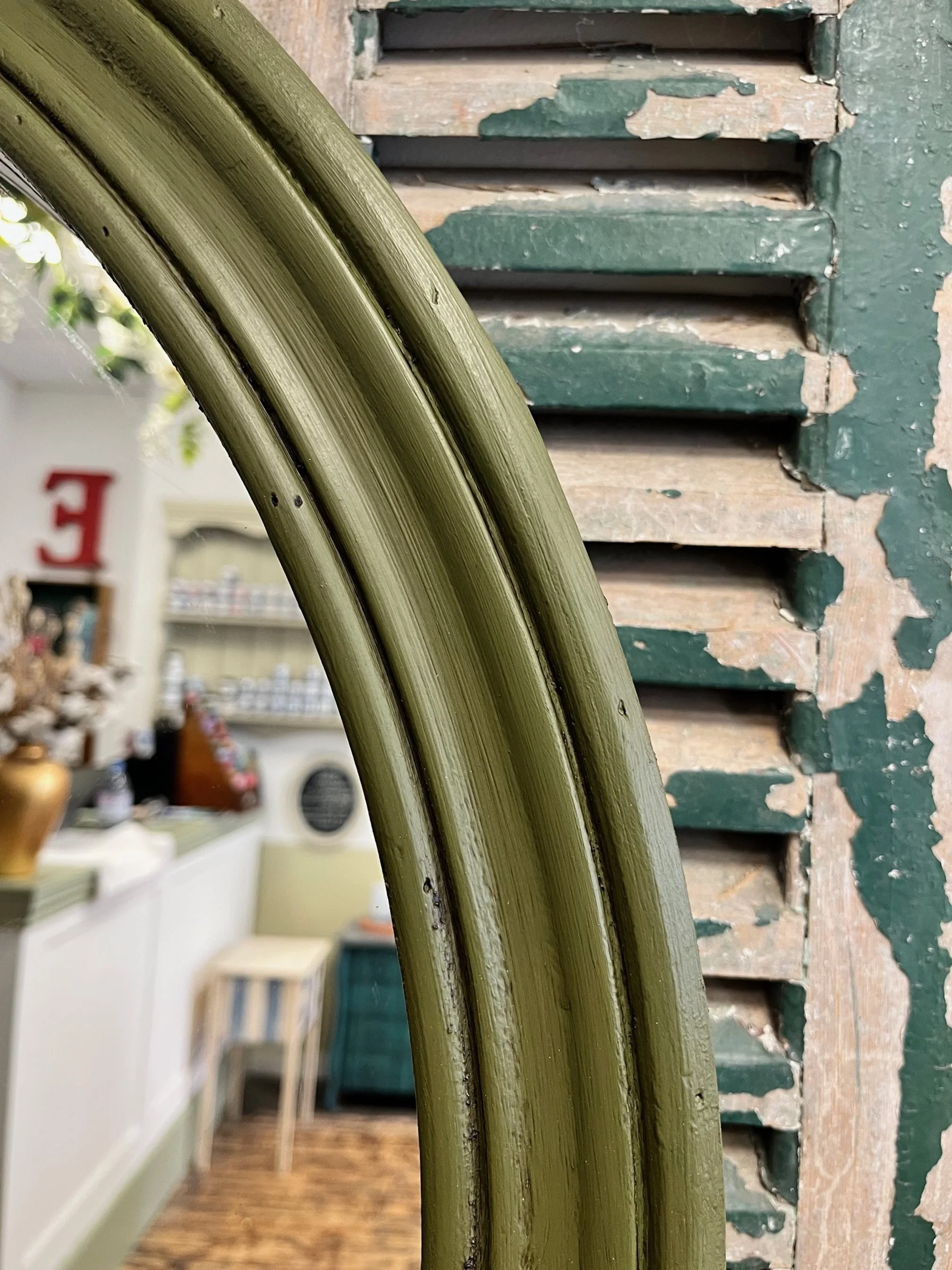 winterbearhome-large-round-olive-green-mirror-02.jpg