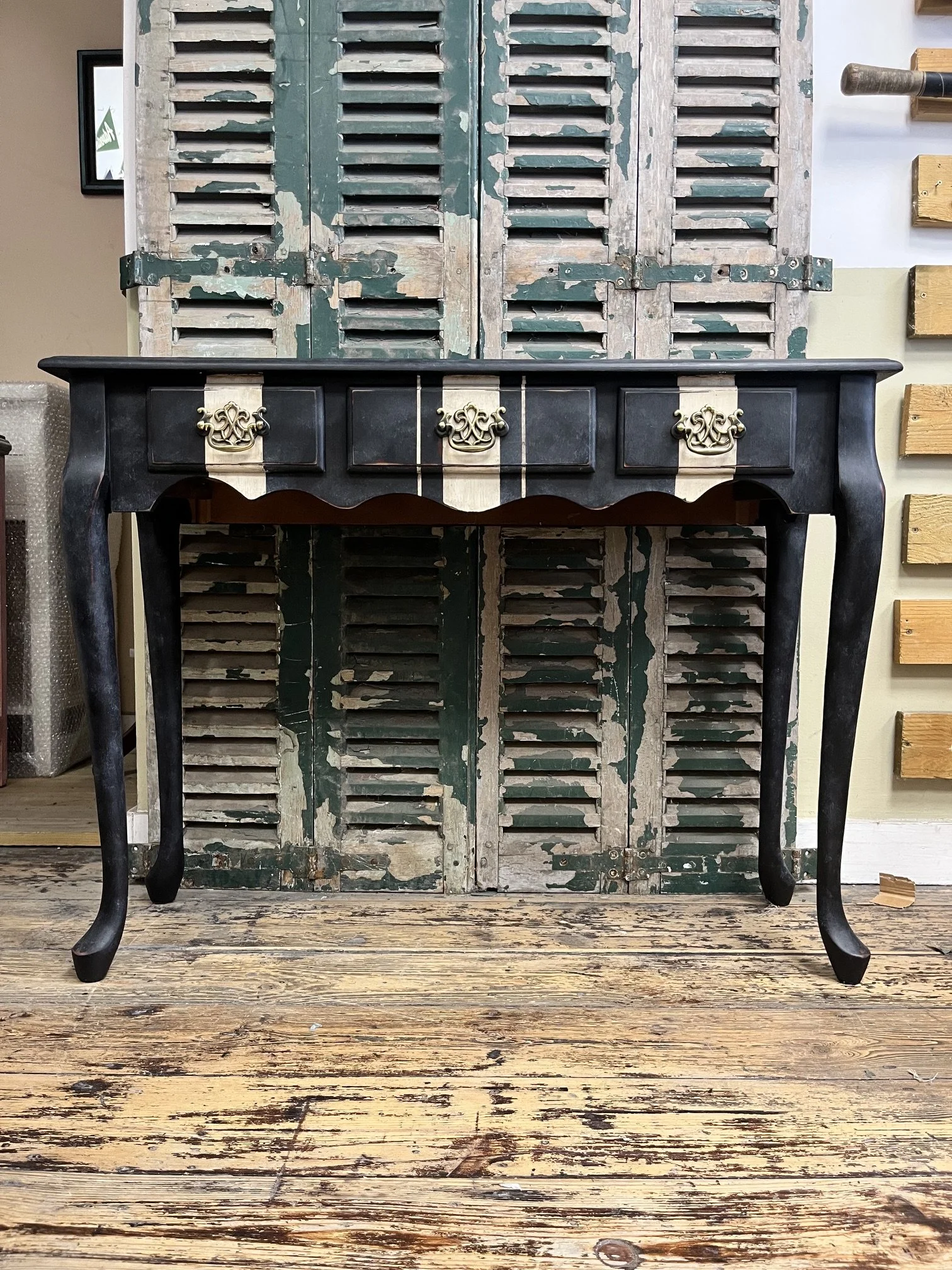 winterbearhome-black-white-stripe -console-table-03.jpeg