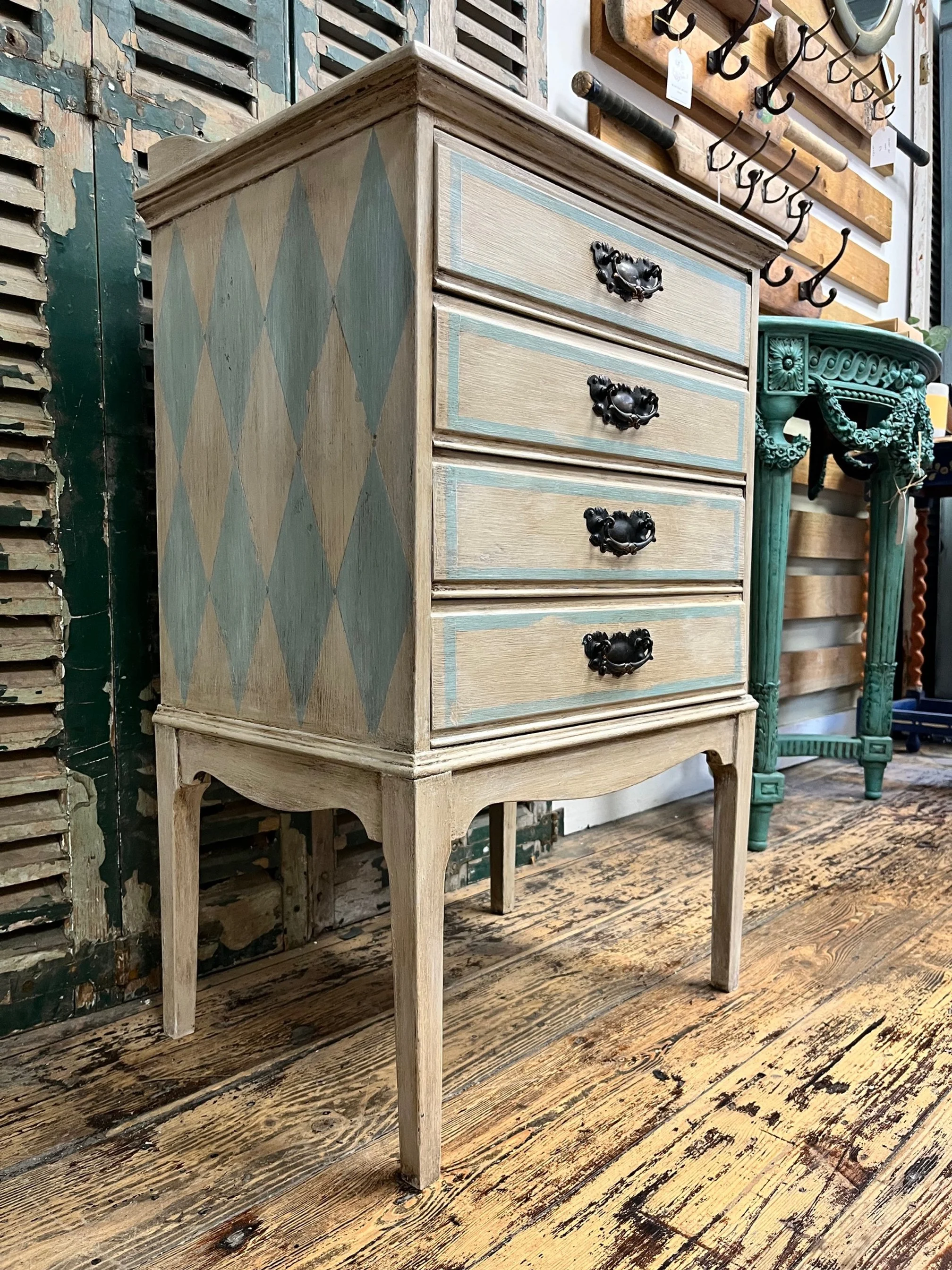 winterbearhome-harlequin-bedside-table-07.jpg