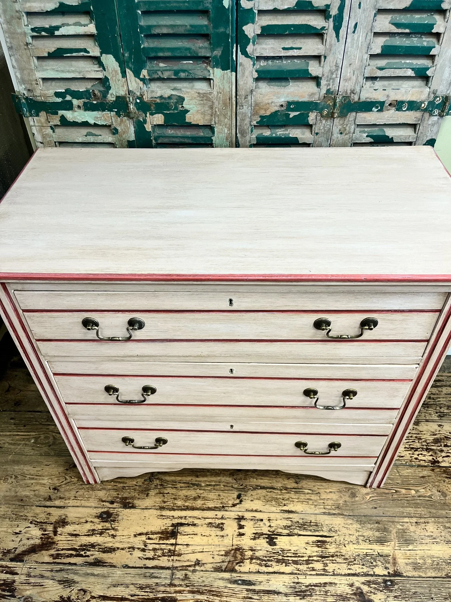 winterbearhome-pale-pink-red-detail-chest-of-drawers-02.jpeg