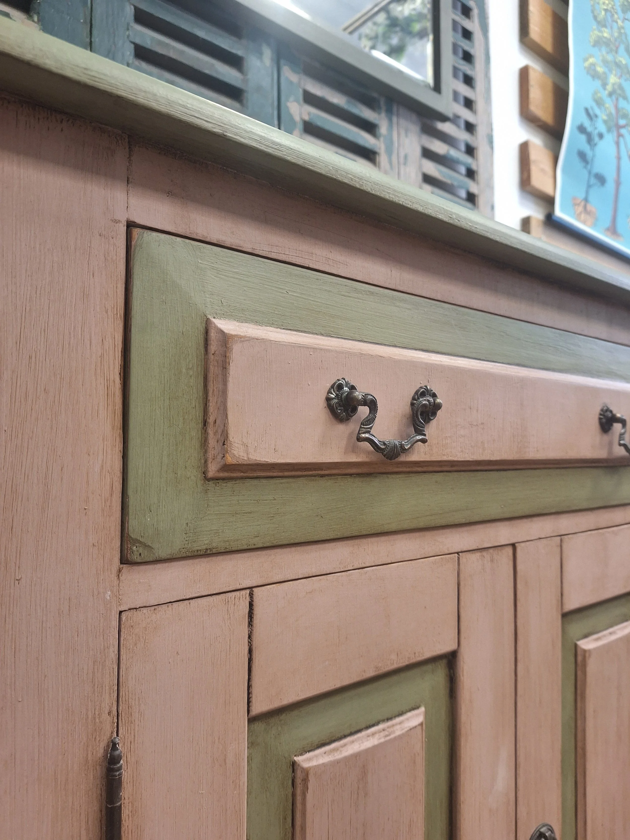 winterbearhome-green-detail-cupboard-02.jpg