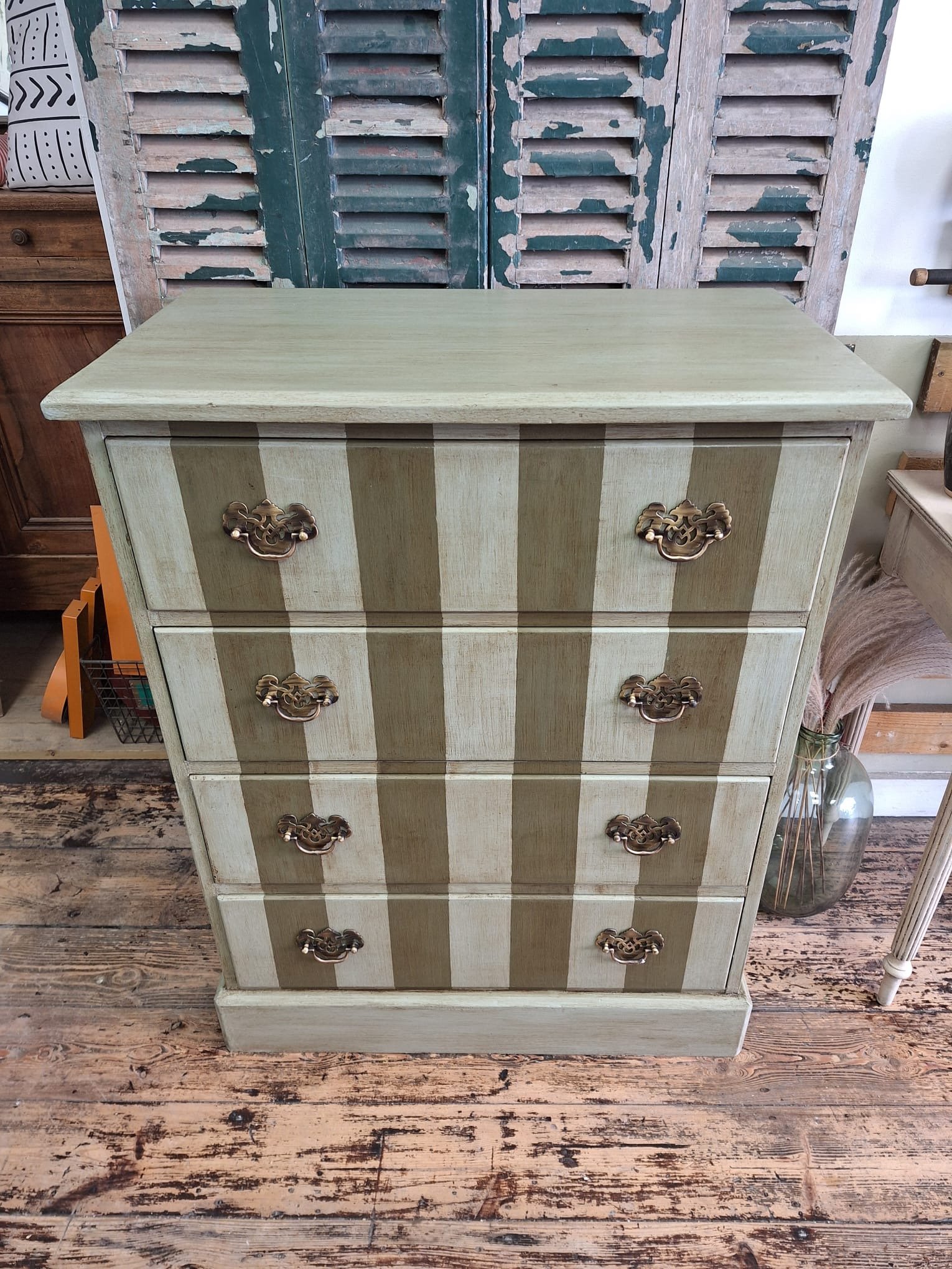 winterbearhome-green-striped-chest-of-drawers-02.JPG