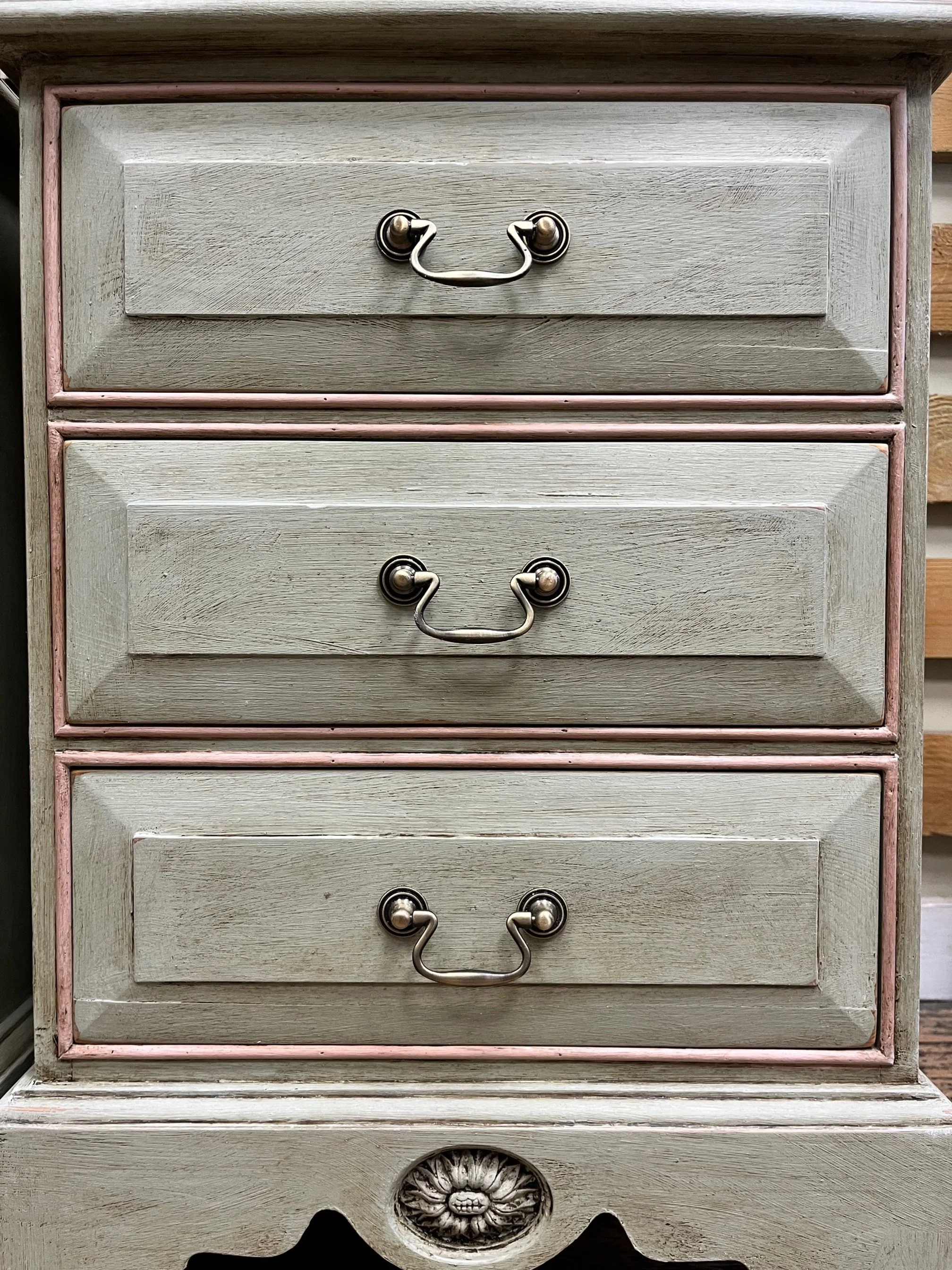 winterbearhome-green-pink-detail-bedside-tables-03.jpg