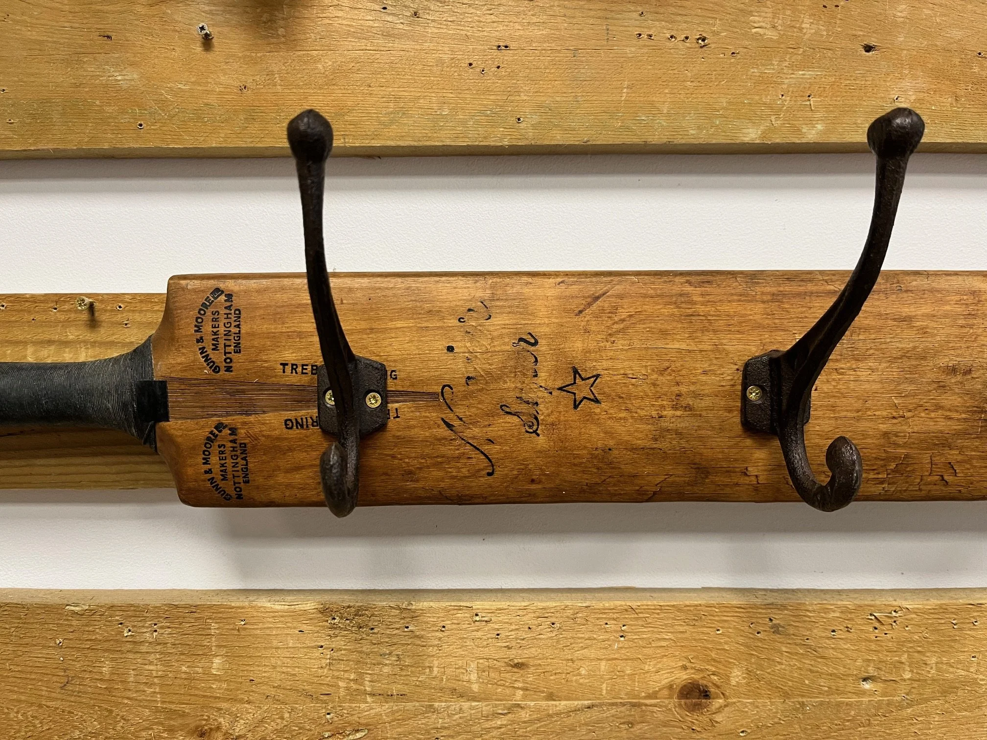 winterbearhome-cricketbat-gunnmoore.jpg