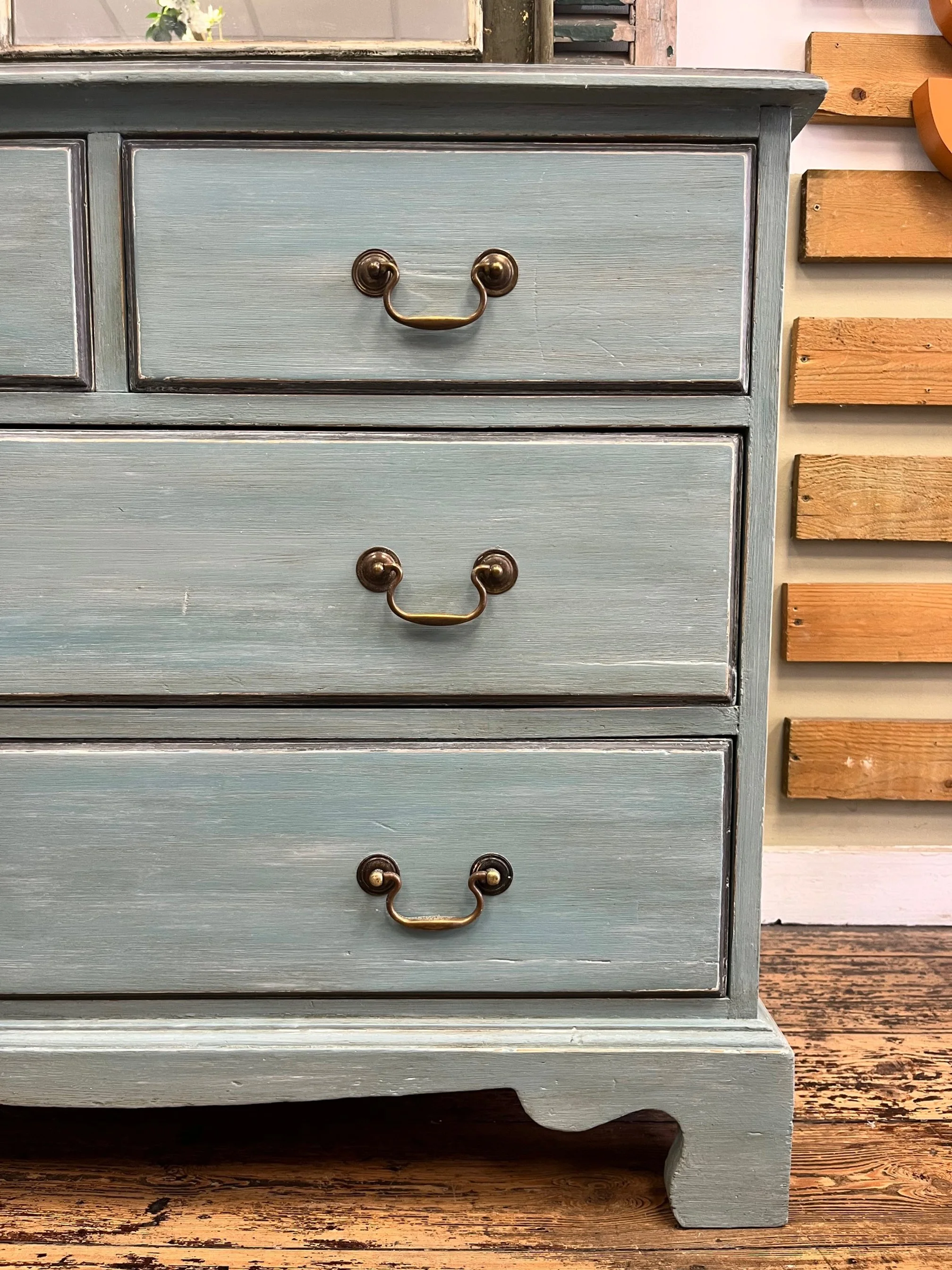 winterbearhome-blue-chest-of-drawers-graphite-detail-02.jpg