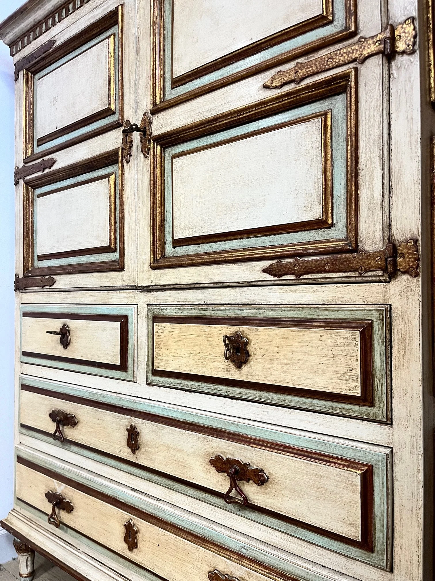winterbearhome-florentine-cupboard-05.jpeg