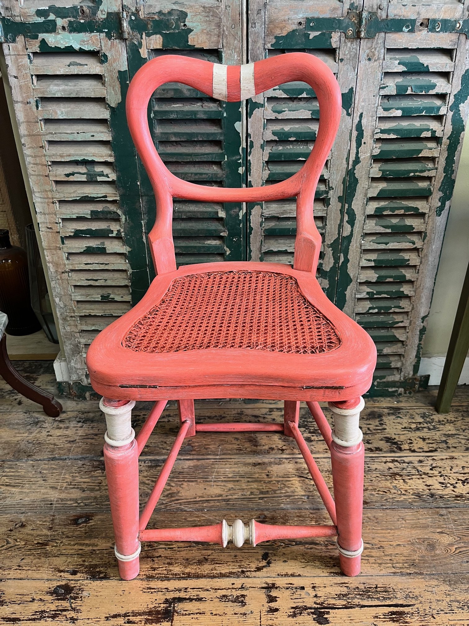 winterbearhome-coral-chair-01.jpeg