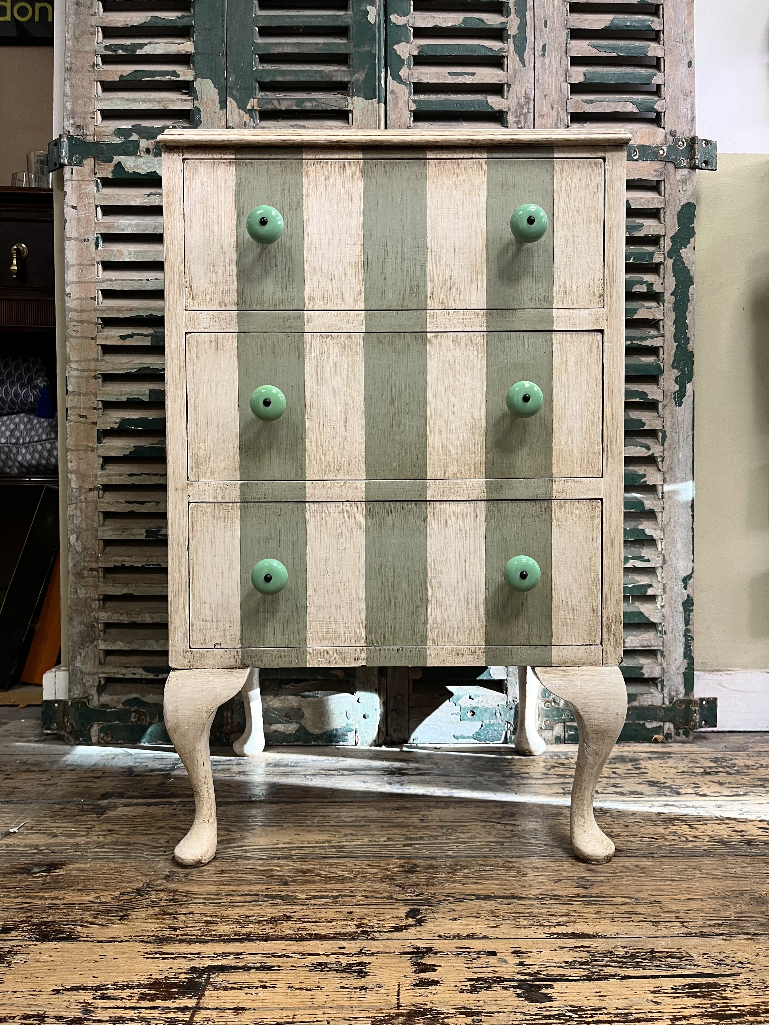 winterbearhome-green-striped-bedside-table-02.jpg