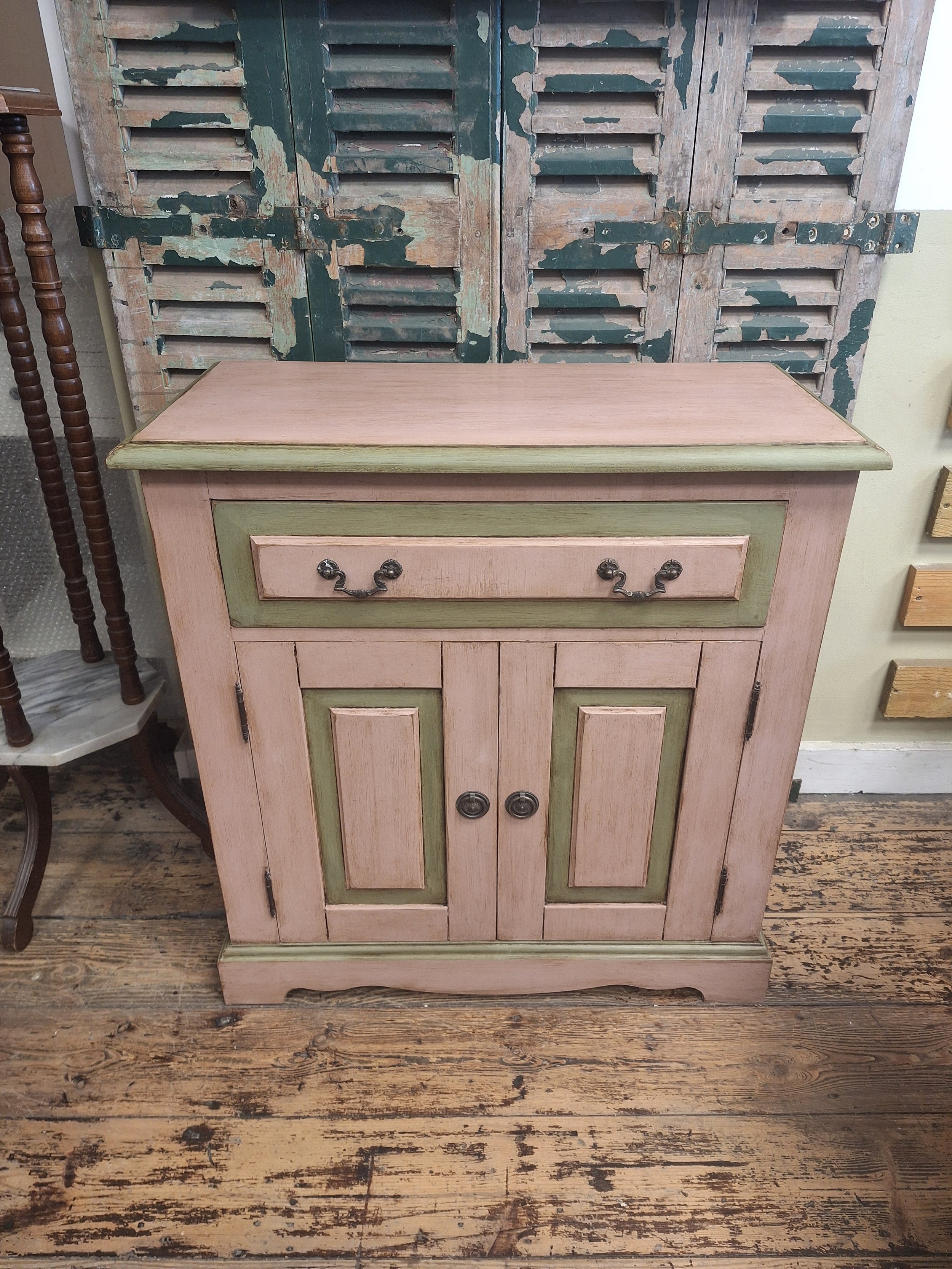 winterbearhome-green-detail-cupboard.jpg