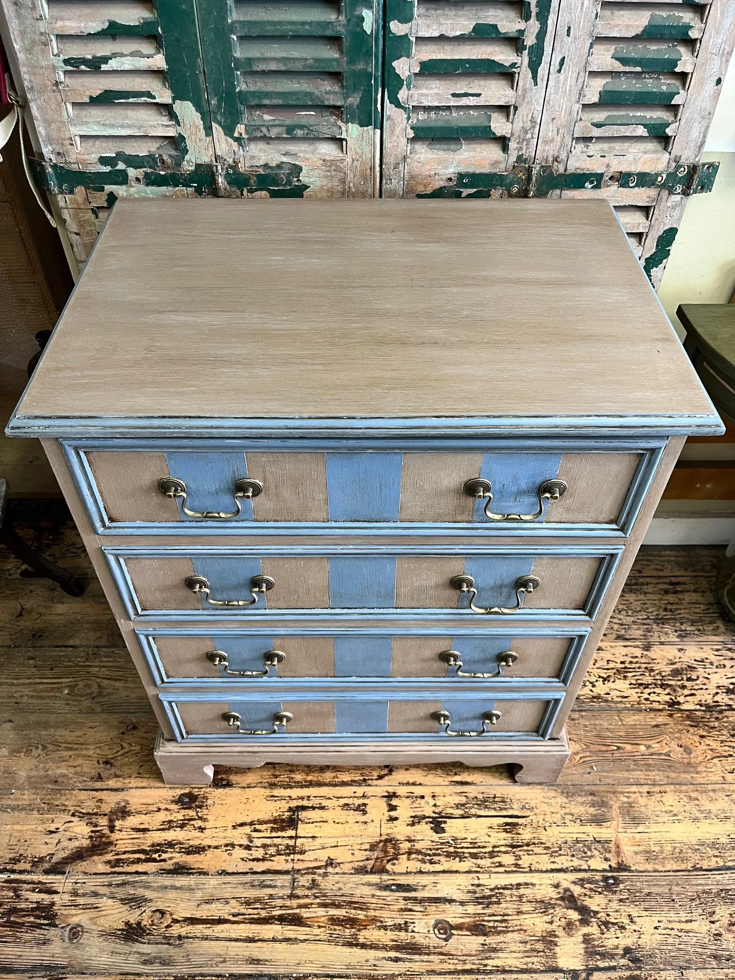 winterbearhome-striped-chest-of-drawers-05.jpeg