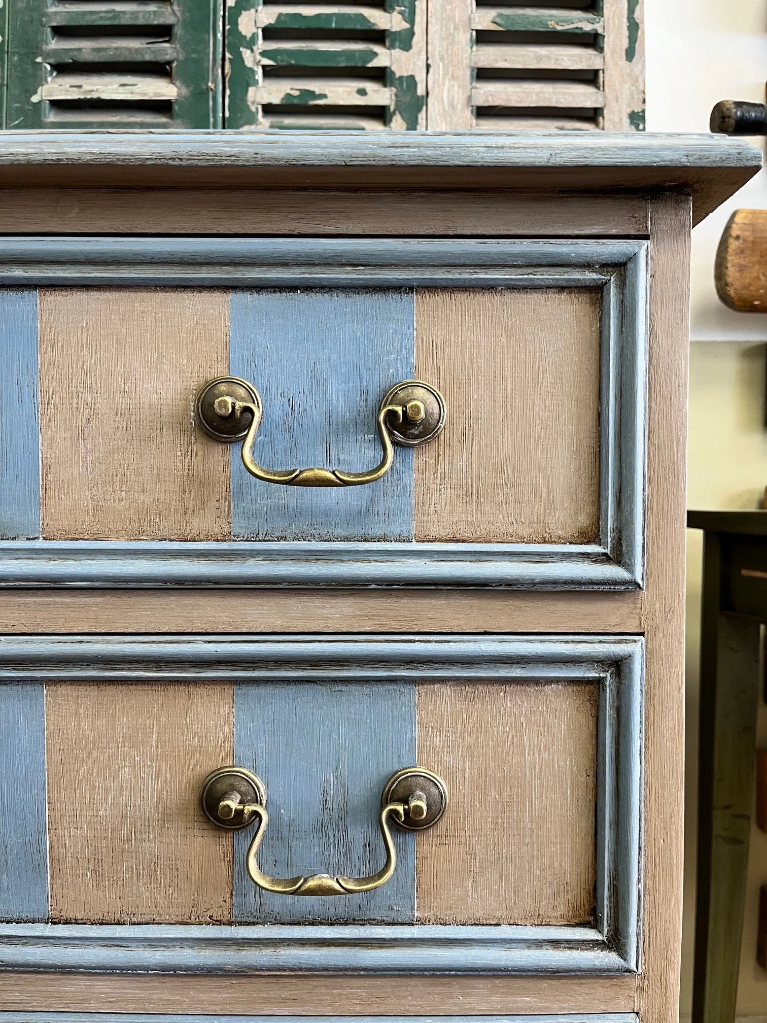 winterbearhome-striped-chest-of-drawers-02.jpeg