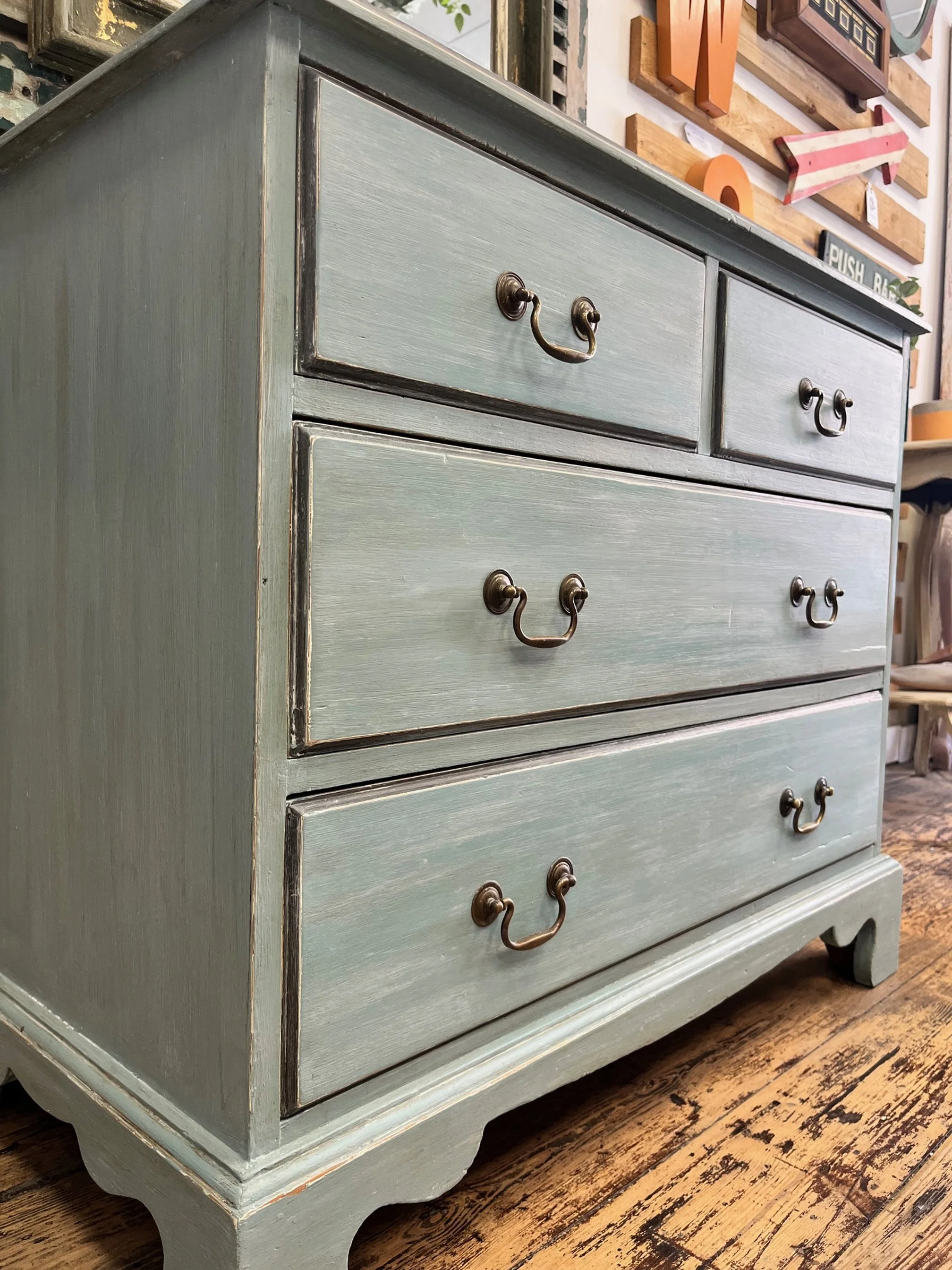 winterbearhome-blue-chest-of-drawers-graphite-detail-05.jpg
