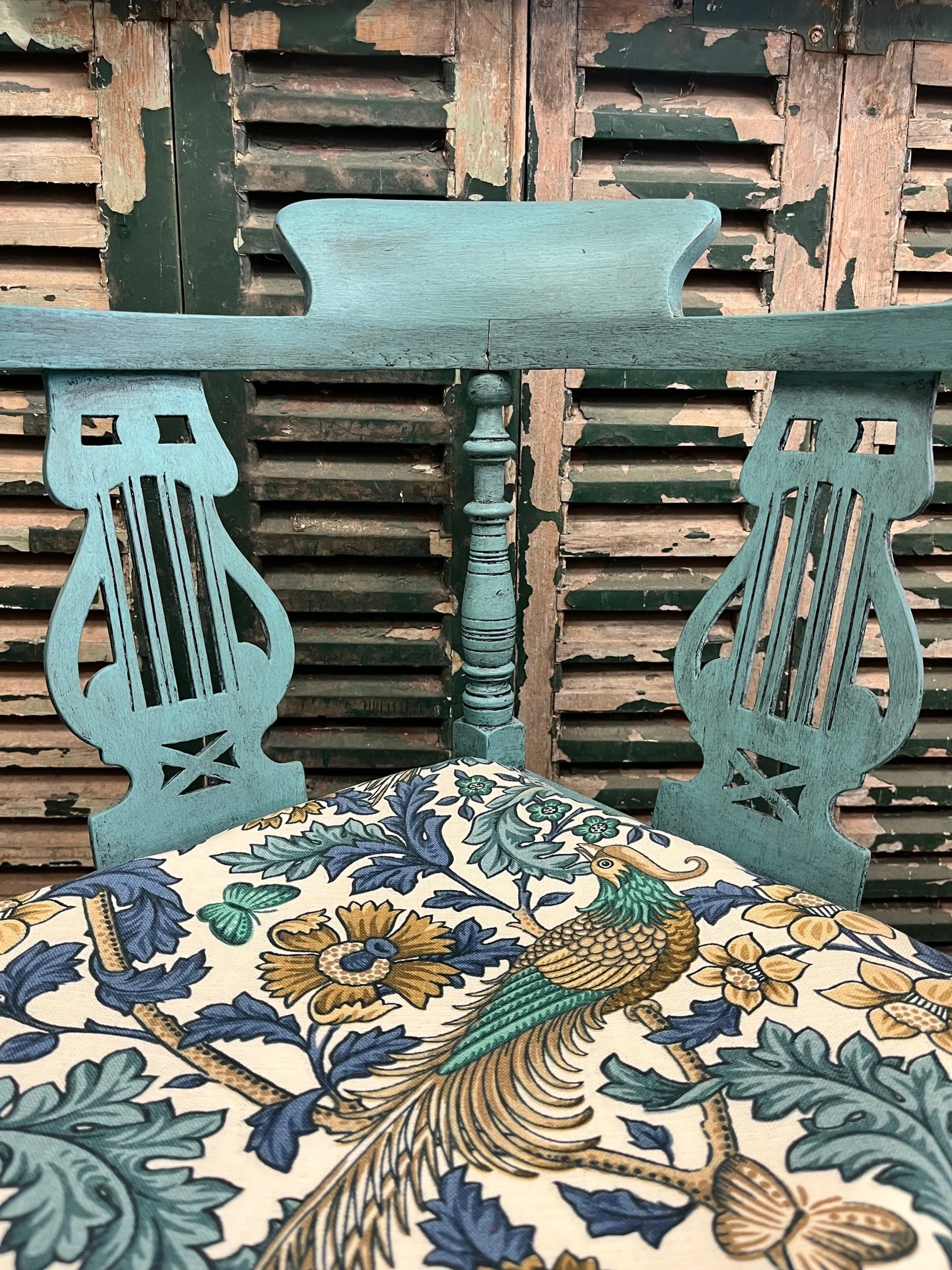winterbearhome-blue-corner-chair-03.jpg