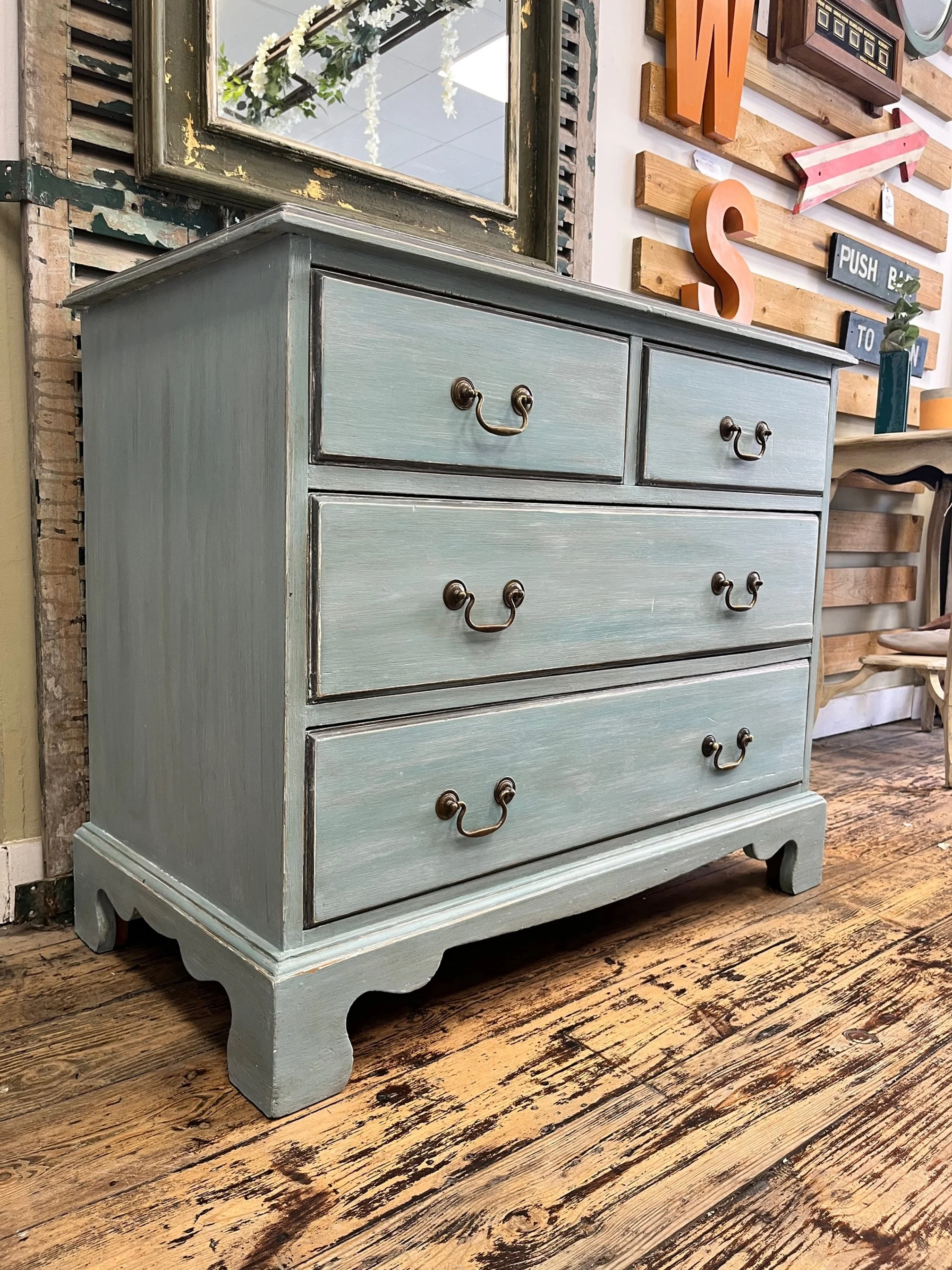 winterbearhome-blue-chest-of-drawers-graphite-detail-04.jpg