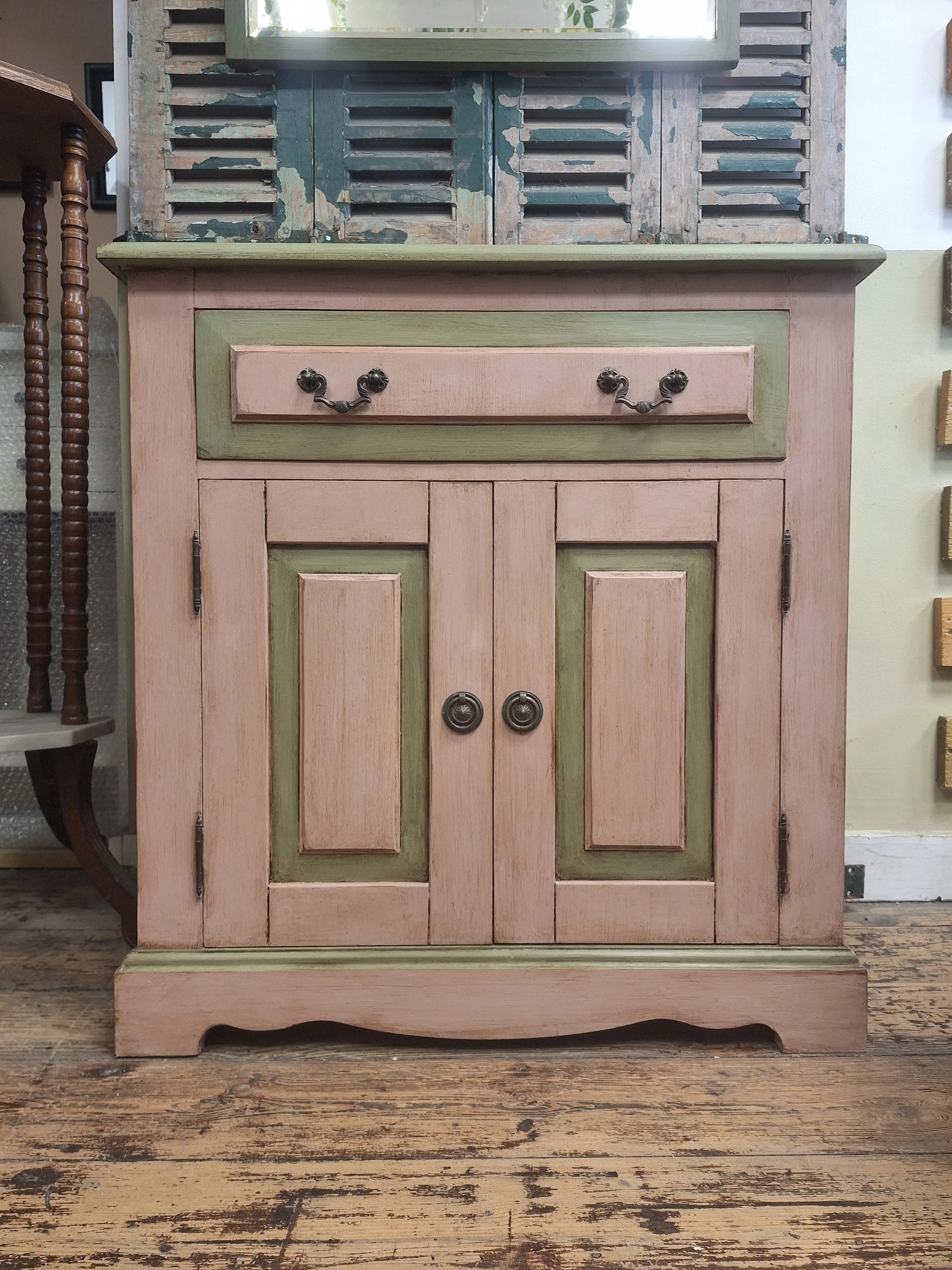 winterbearhome-green-detail-cupboard-03.jpg