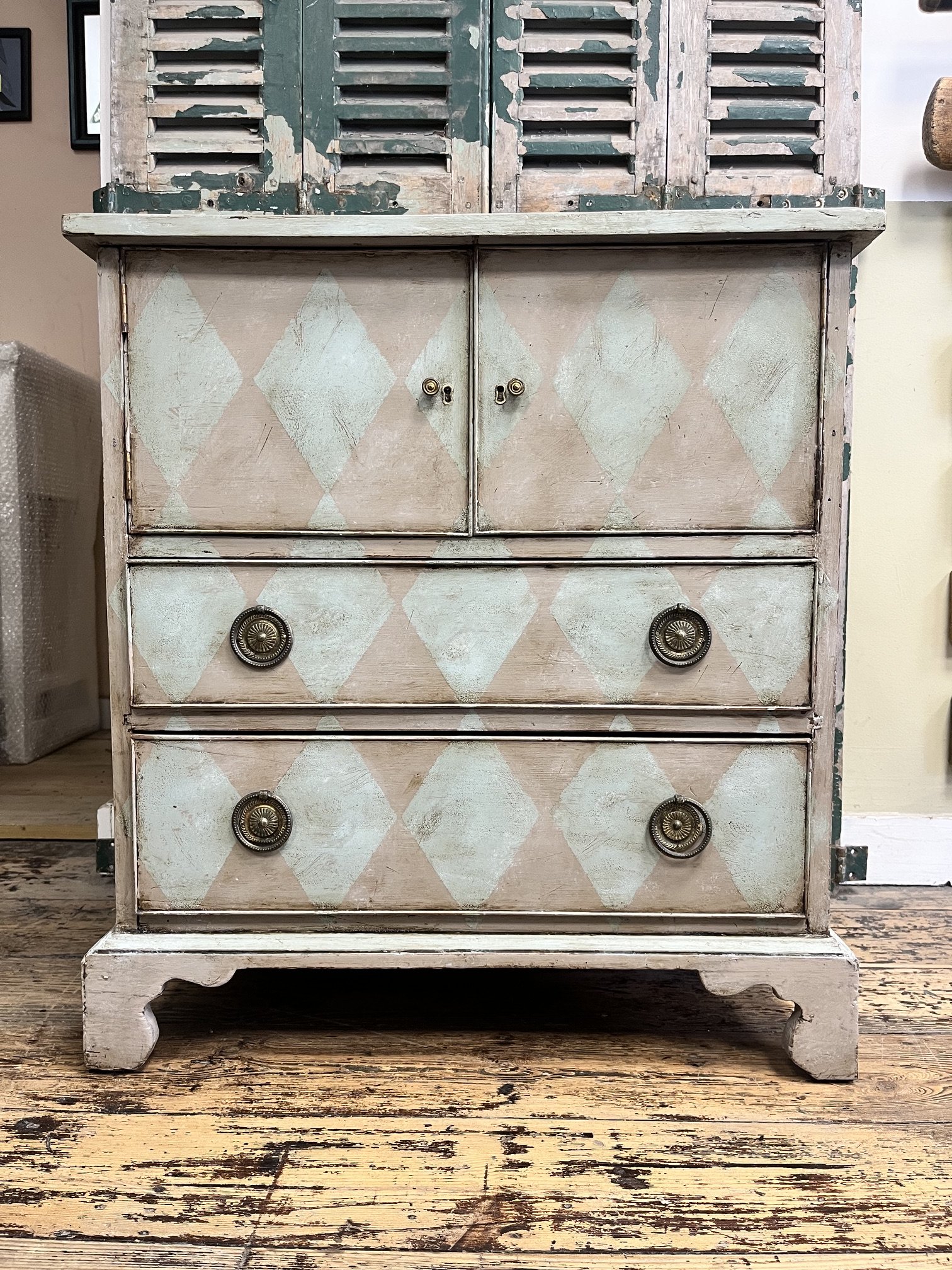winterbearhome-harlequin-cupboard-03.jpeg