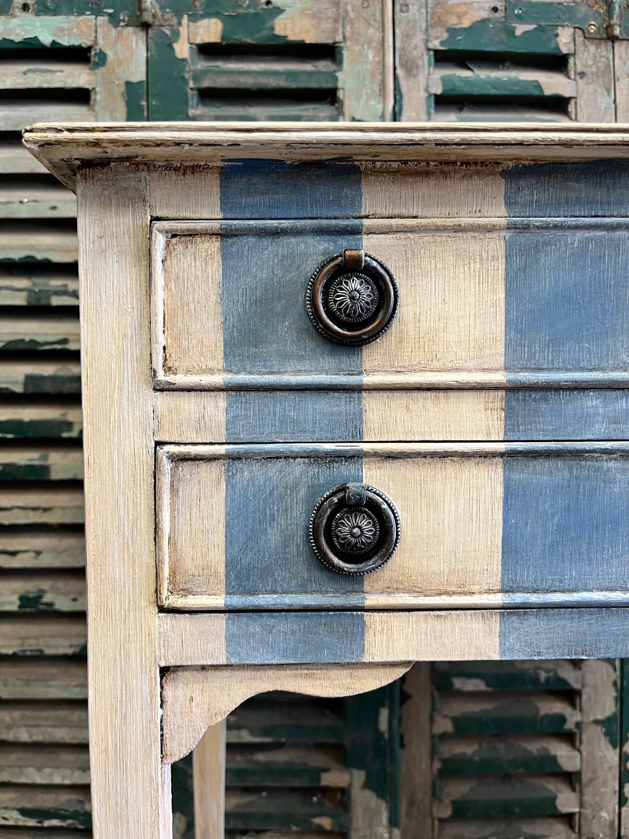 winterbearhome-blue-white-striped-side-table-01.jpg