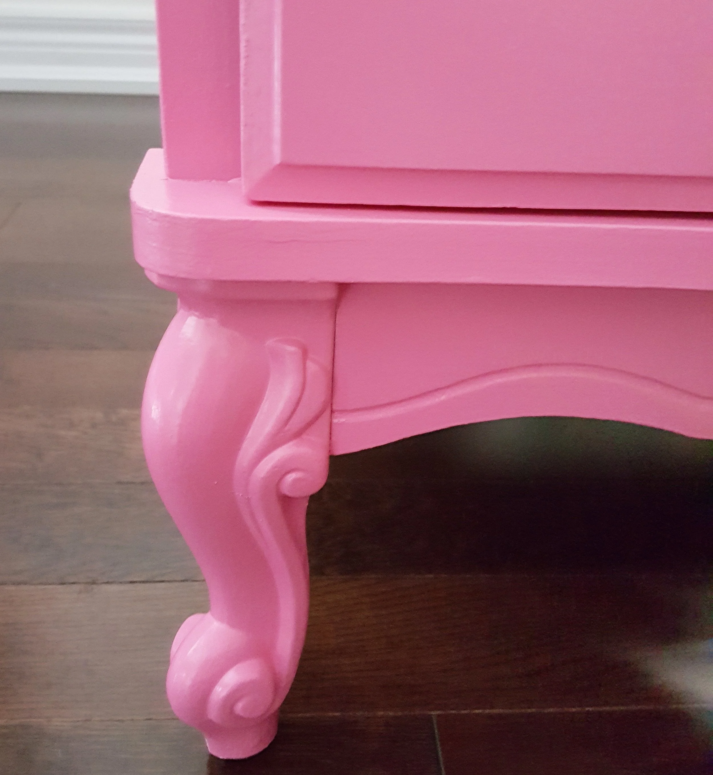 dresser leg.jpg