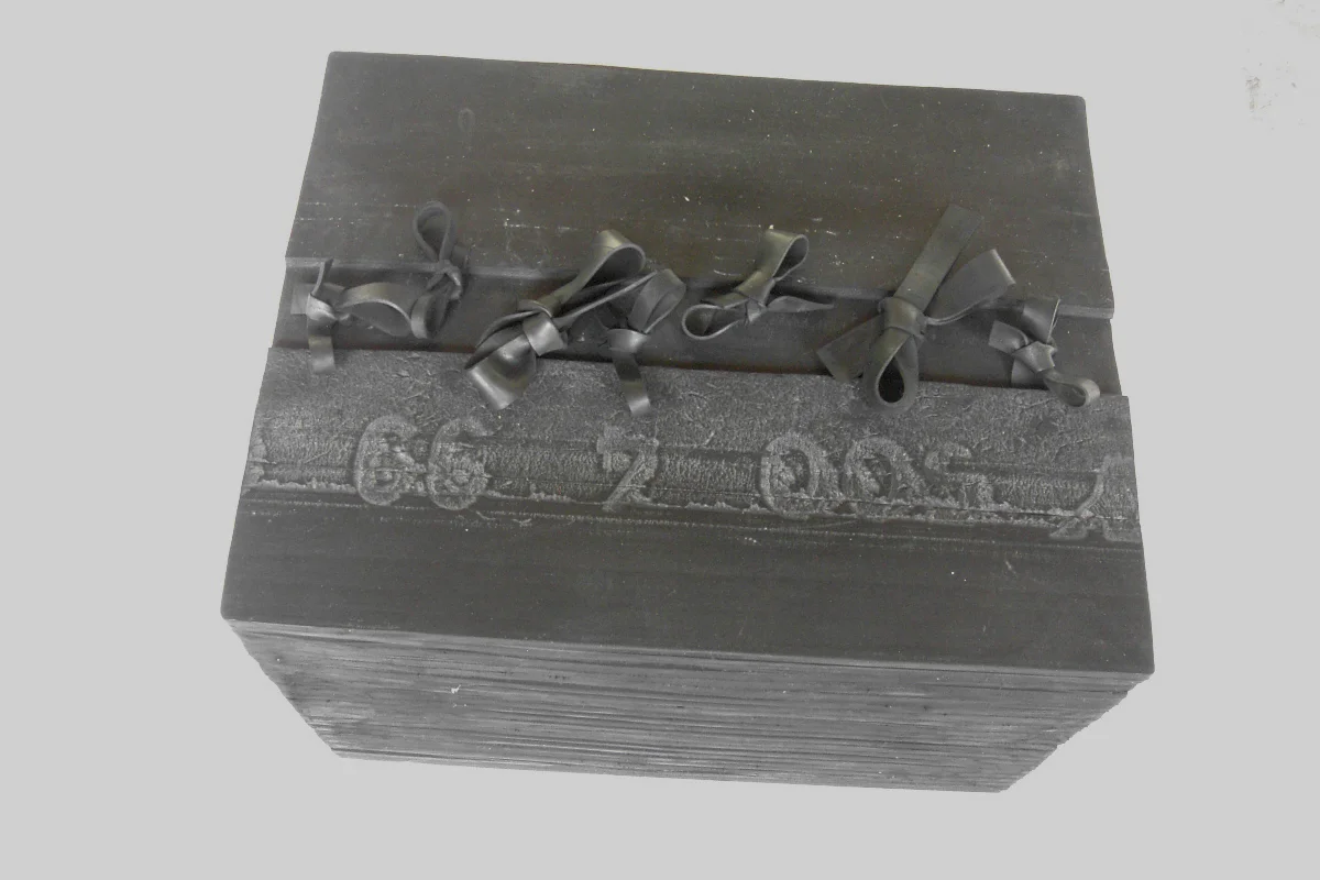 series boxes and pendulous