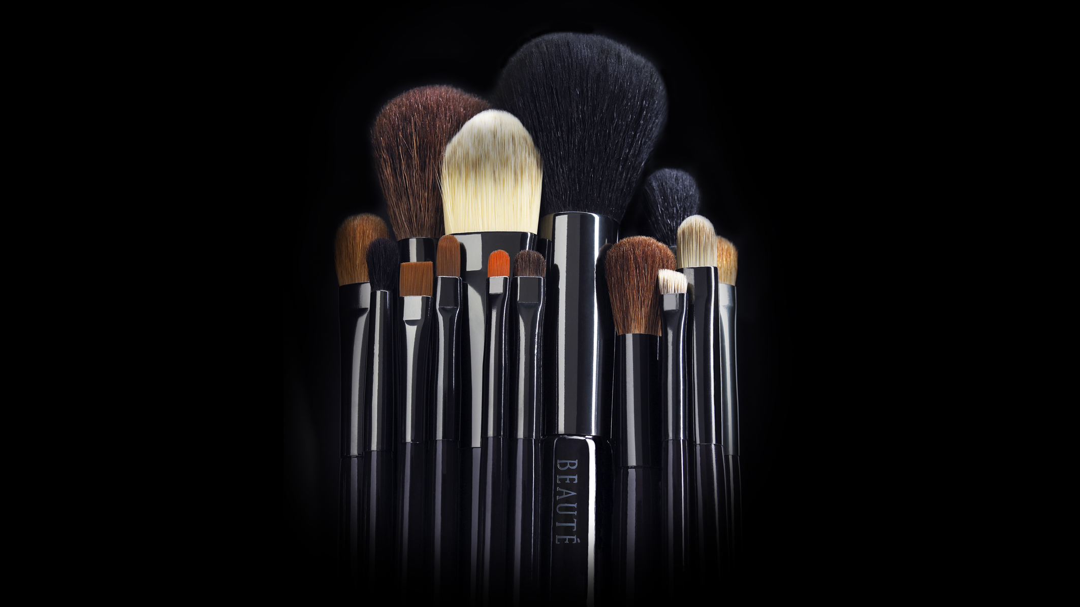 Beaute_LuxuryBrushCollection_HeroBLK2.jpg