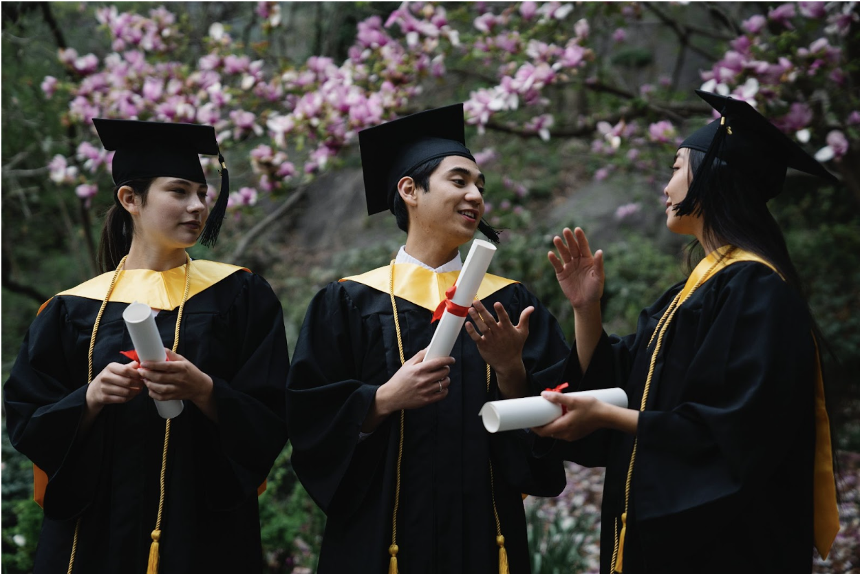 How can alumni associations help students and recent graduates become ...