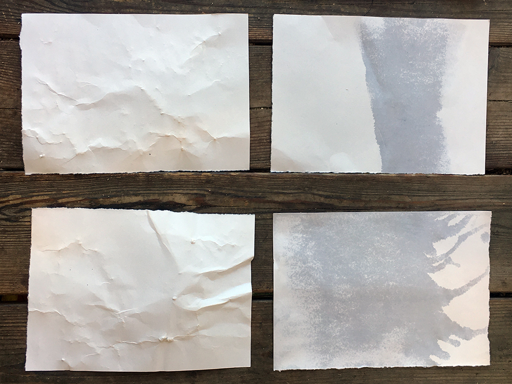  Papiere, die mit Wasser bearbeitet wurden, so dass sich Flecken und Falten zeigen 