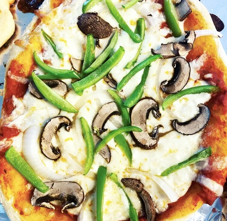 mushroom, pepper and onion pizza