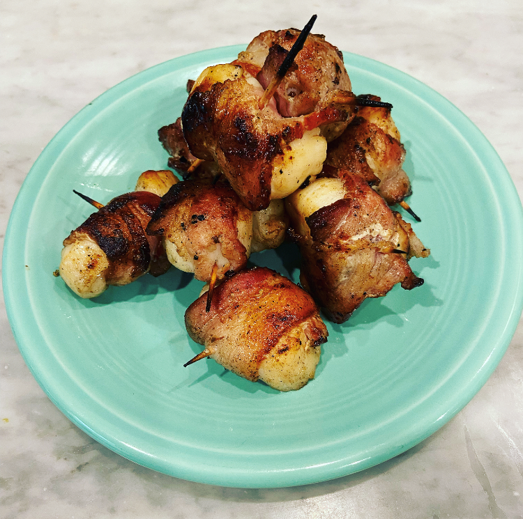 bacon wrapped scallops on the grill