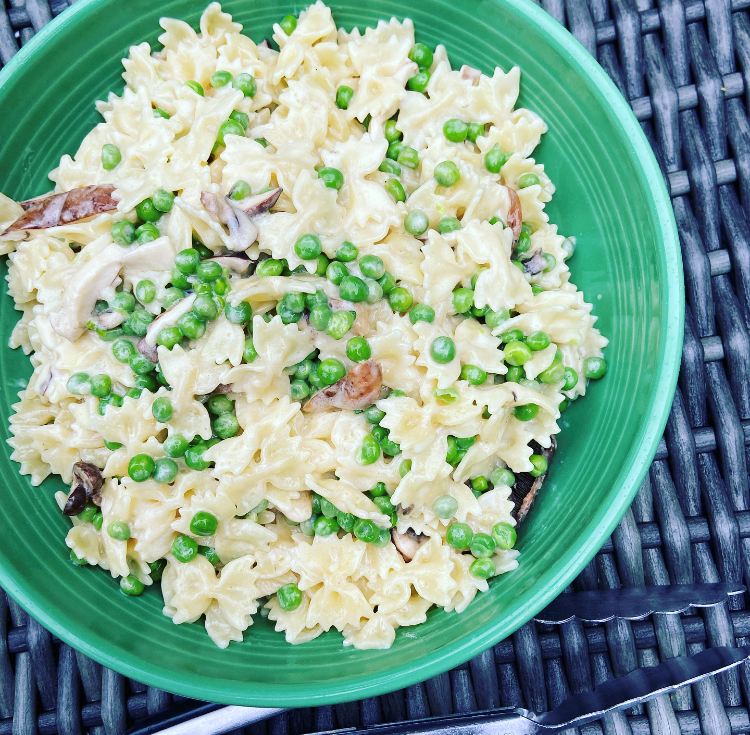 mushroom and pea alfredo farfalle