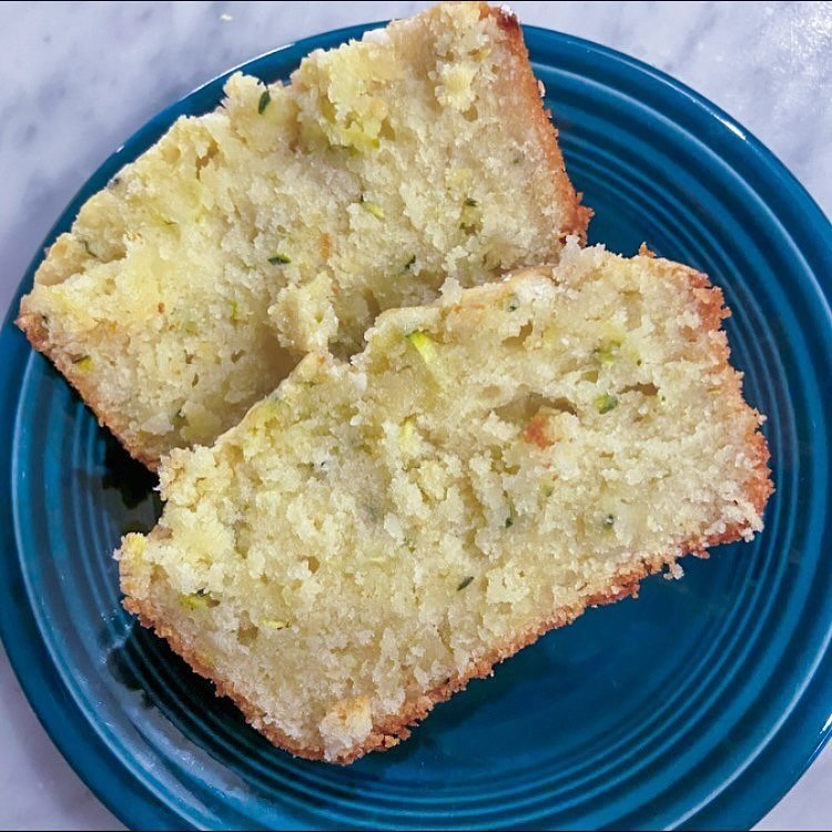 Anybody remember the lemon zucchini muffins Starbucks used to carry once upon a time? They were my fav. And in honor of national zucchini bread day&hellip; I&rsquo;m making a lemon zucchini loaf to reminisce about those days&hellip;

full recipe on l