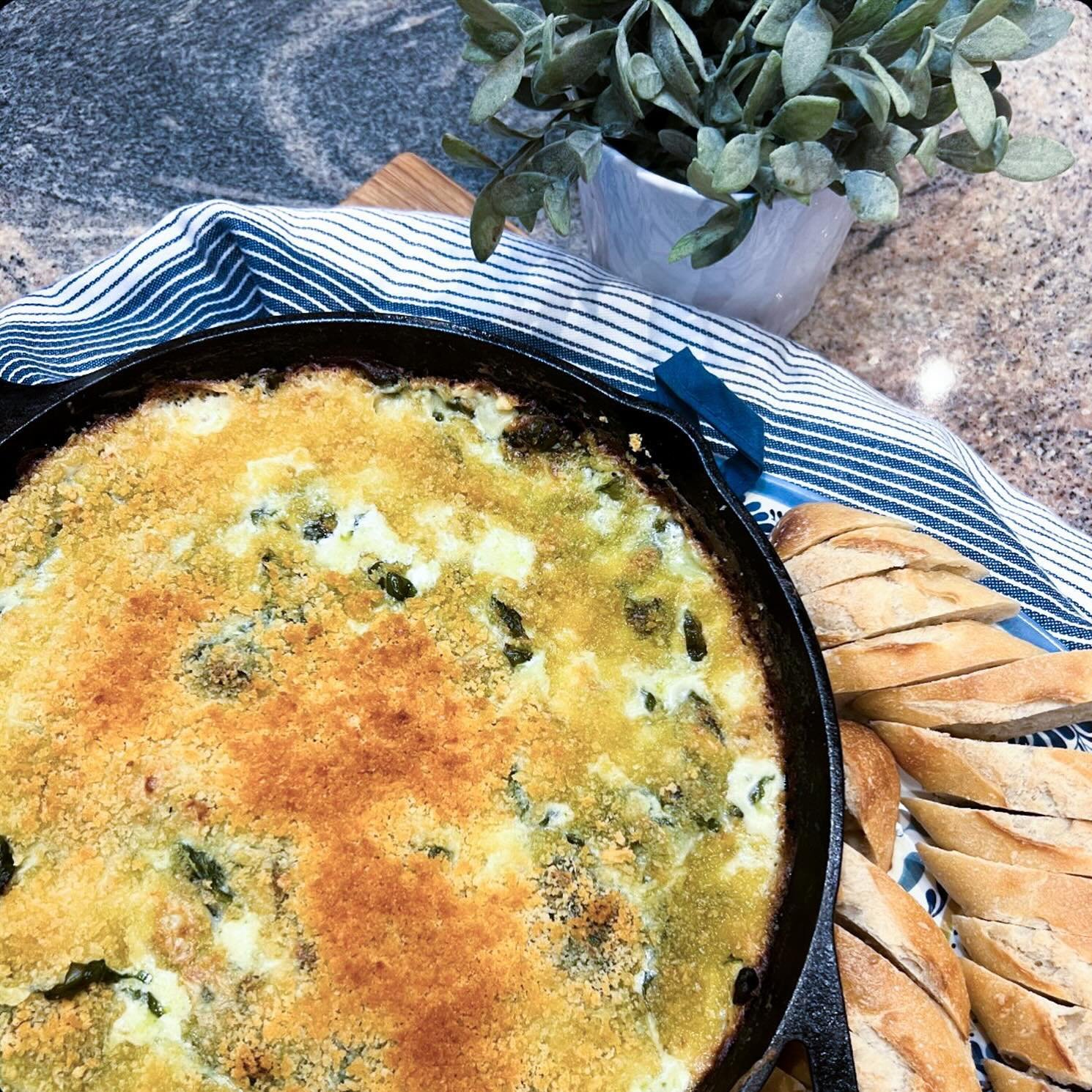 Lobster spinach dip&hellip; kinda a perfect Sunday snack

full recipe on lindsayEats.com
link in bio @_lindsayeats_ 

#lobster #spinach #waterchestnuts #mornay #cheese #dip #soreads #spinachdip #cheesedip #snacks #foodinspo #recipeinspo #recipe #allr