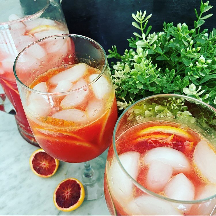 Happy Cinco de Mayo&hellip; cheers with this blood orange sangria style margarita&hellip; made by the pitcher so you can serve all your guests&hellip;

#cincodemayo #cincodedrinko #margarita #sangria #bloodorange #tequila #21andup #drinkresponsibly #
