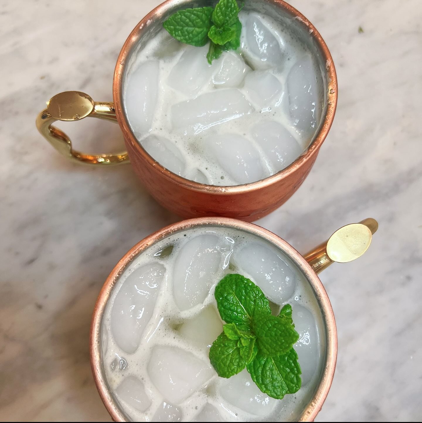 It's mint julep day.. but we fancy, so let's make it sparkling

full recipe on lindsayEats.com
link in bio @_lindsayeats_ 

#mint #mintjulep #sparkling #21andup #drinkresponsibily #cheers #fiveoclocksomewhere #drinkstagram #drinkinspo #recipe #allrec