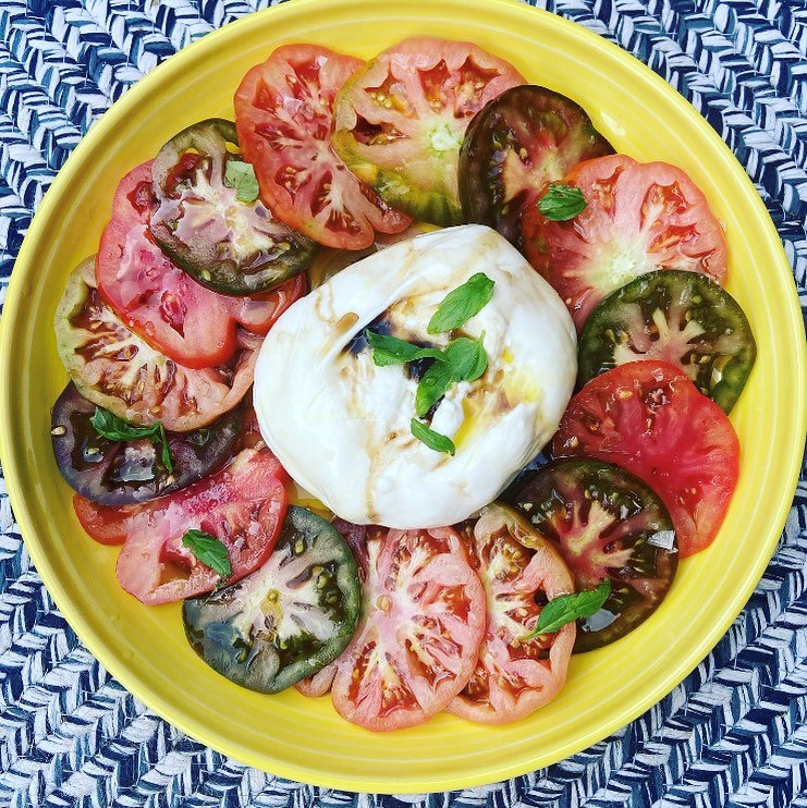 You guys! It's heirloom tomato season, and this salad is just what I want...you?

full recipe on lindsayEats.com
link in bio @_lindsayeats_ 

#heirloom #heirloomtomatoes #tomatoes #tomato #burrata #salad #vegetarian #meatlessmonday #foodinspo #foodst