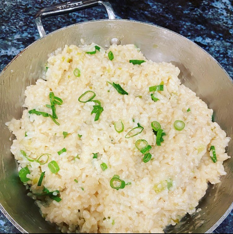 Garlic rice- might just be one of my favorite sides ever...

full recipe on lindsayEats.com
link in bio @_lindsayeats_ 

#rice #garlic #onions #garlicrice #sides #foodinspo #foodpics #instafood #recipe #allrecipes #recipeoftheday #recipedeveloper #li