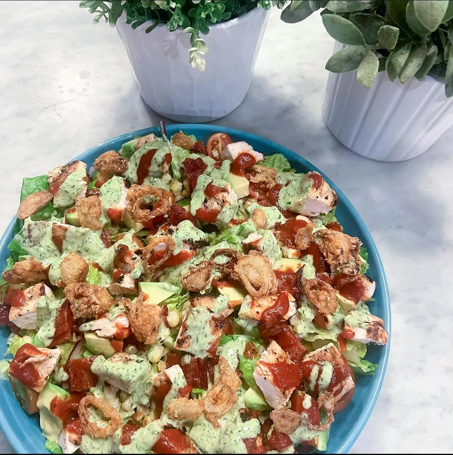Bbq ranch chicken salad definitely helps the mid-week slump.

full recipe on lindsayEats.com
link in bio @_lindsayeats_ 

#bbq #ranch #dressing #chicken #salad #foodinspo #instafood #foodpics #recipe #allrecipes #recipedeveloper #sandiego #lindsayEat