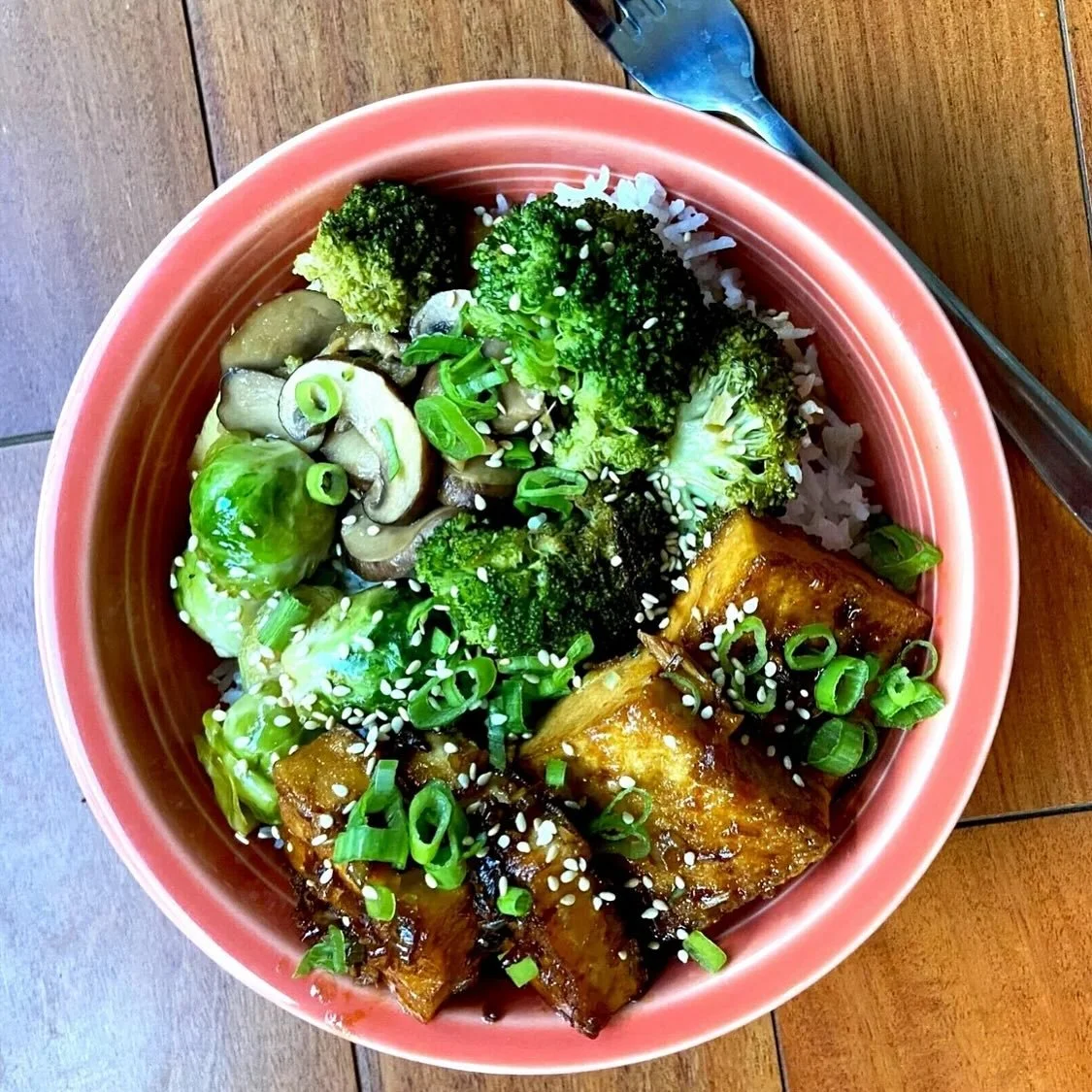 Meatless Mondays and sweet and spicy glazed tofu are your new favorite duo.

full recipe on lindsayEats.com
link in bio @_lindsayeats_ 

#meatlessmondays #tofu #vegetarian #vegan #foodpics #foodstagram #instafood #recipeideas #recipe #allrecipes #rec