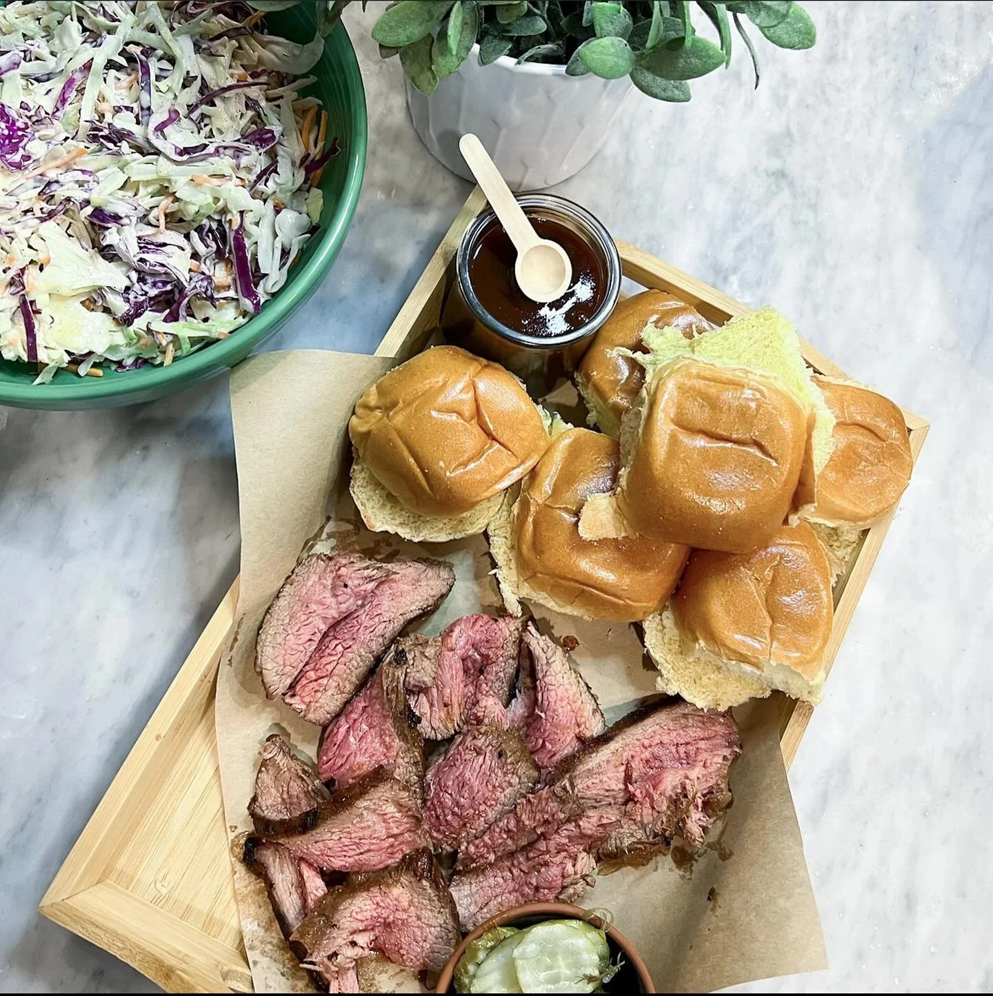 While we're on the subject of game day food... this marinated and then dry rubbed grill tri tip is the perfect vehicle for slaw, and together they make an epic slider-- whether at home or you next tailgate.

full recipe on lindsayEats.com
link in bio