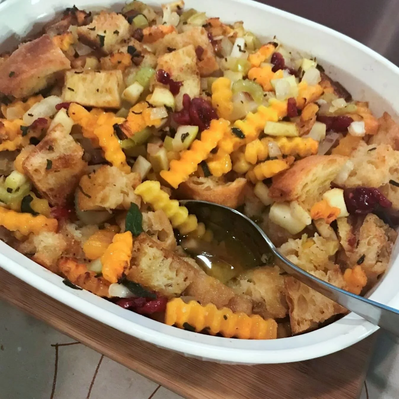 Don't @ me, but I am NOT a stuffing girly.... #sorrynotsorry ... that is until I developed this bad boy.

Homemade safety-garlicy croutons tossed with butternut squash, cranberries,  apples, celery and onions... the flavor punch just can't be beat.

